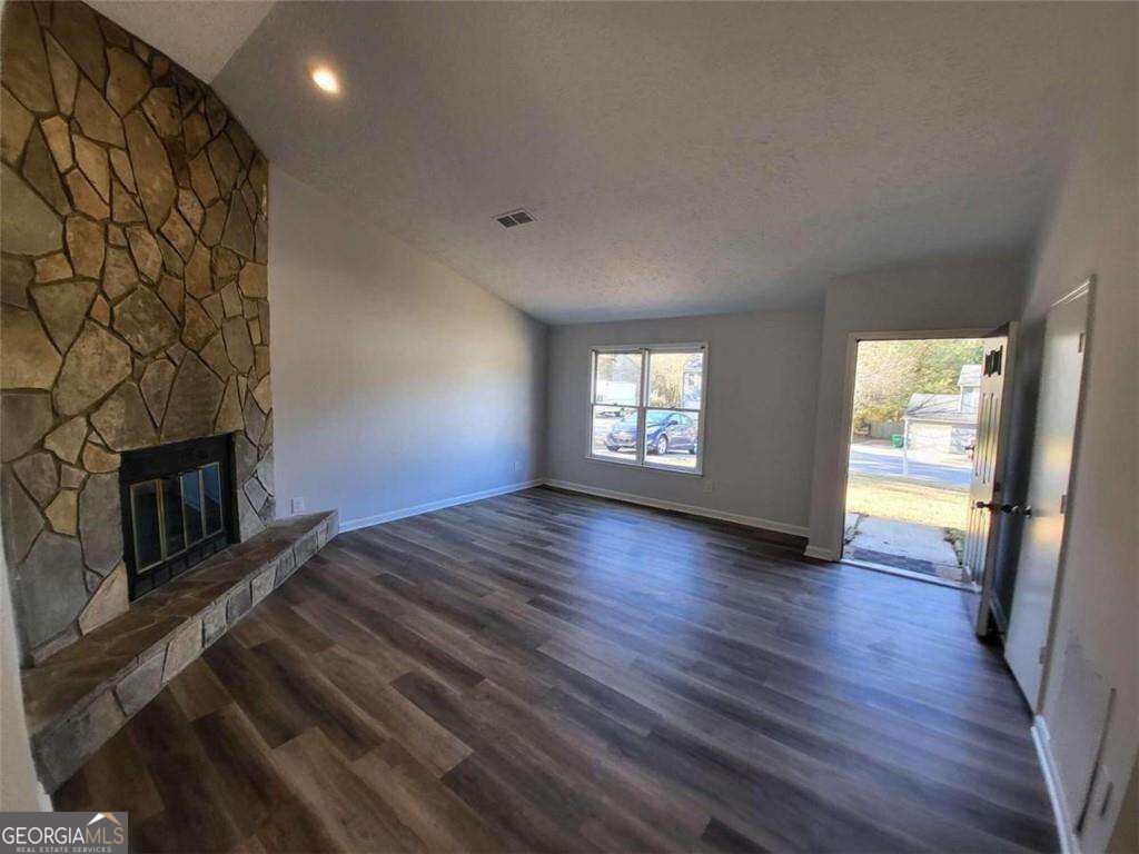 915 Fox Valley Court Property Photo 4