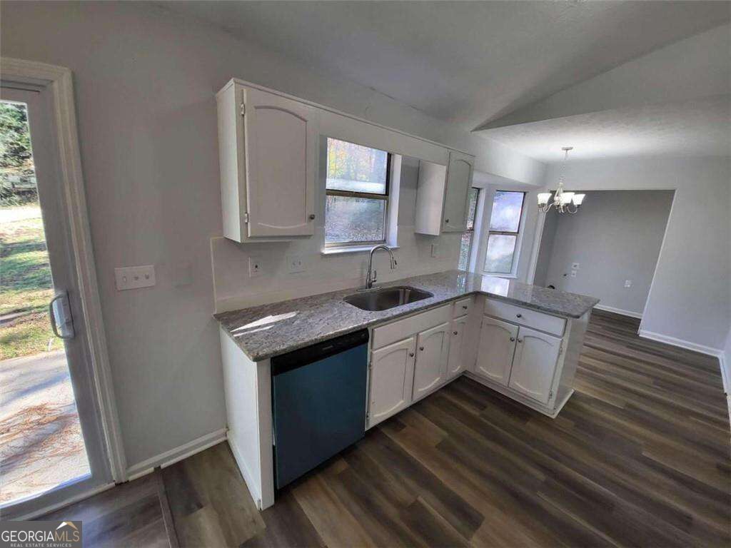 915 Fox Valley Court Property Photo 6