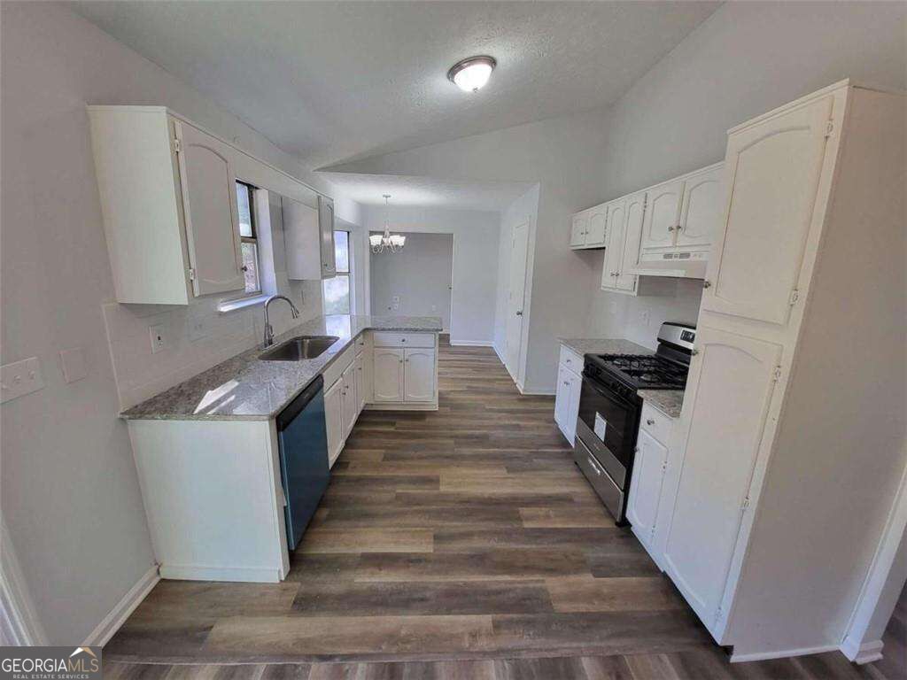 915 Fox Valley Court Property Photo 7