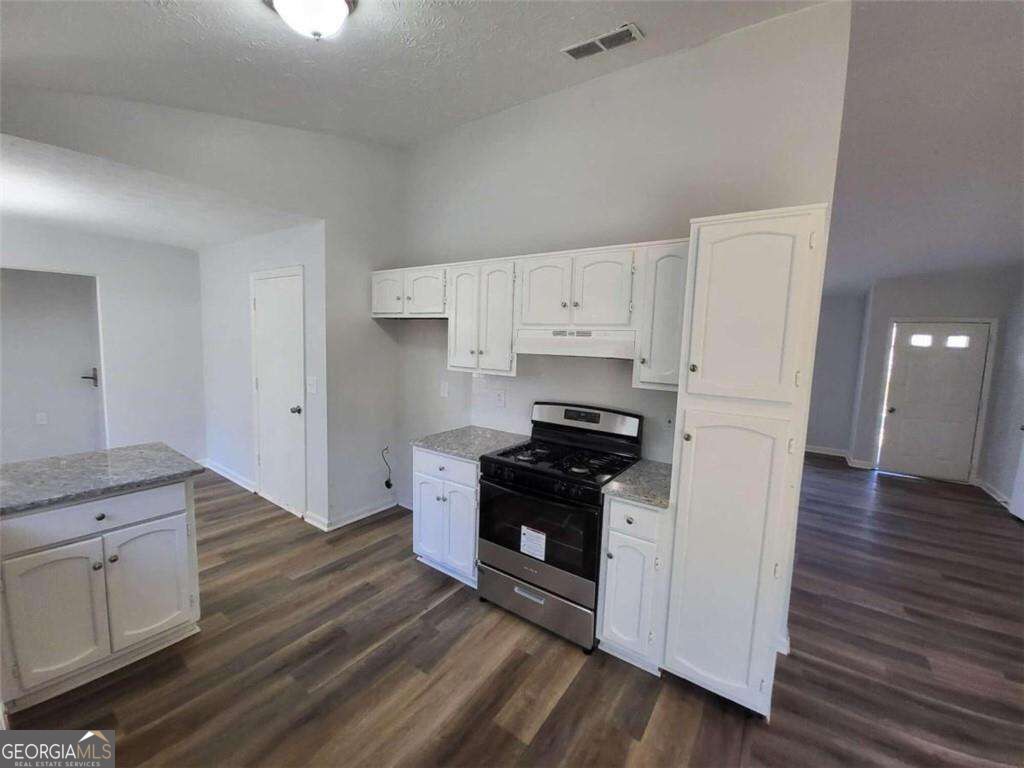 915 Fox Valley Court Property Photo 8