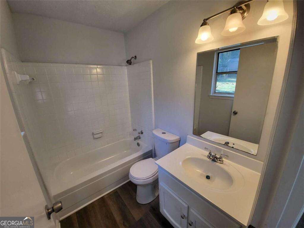 915 Fox Valley Court Property Photo 13