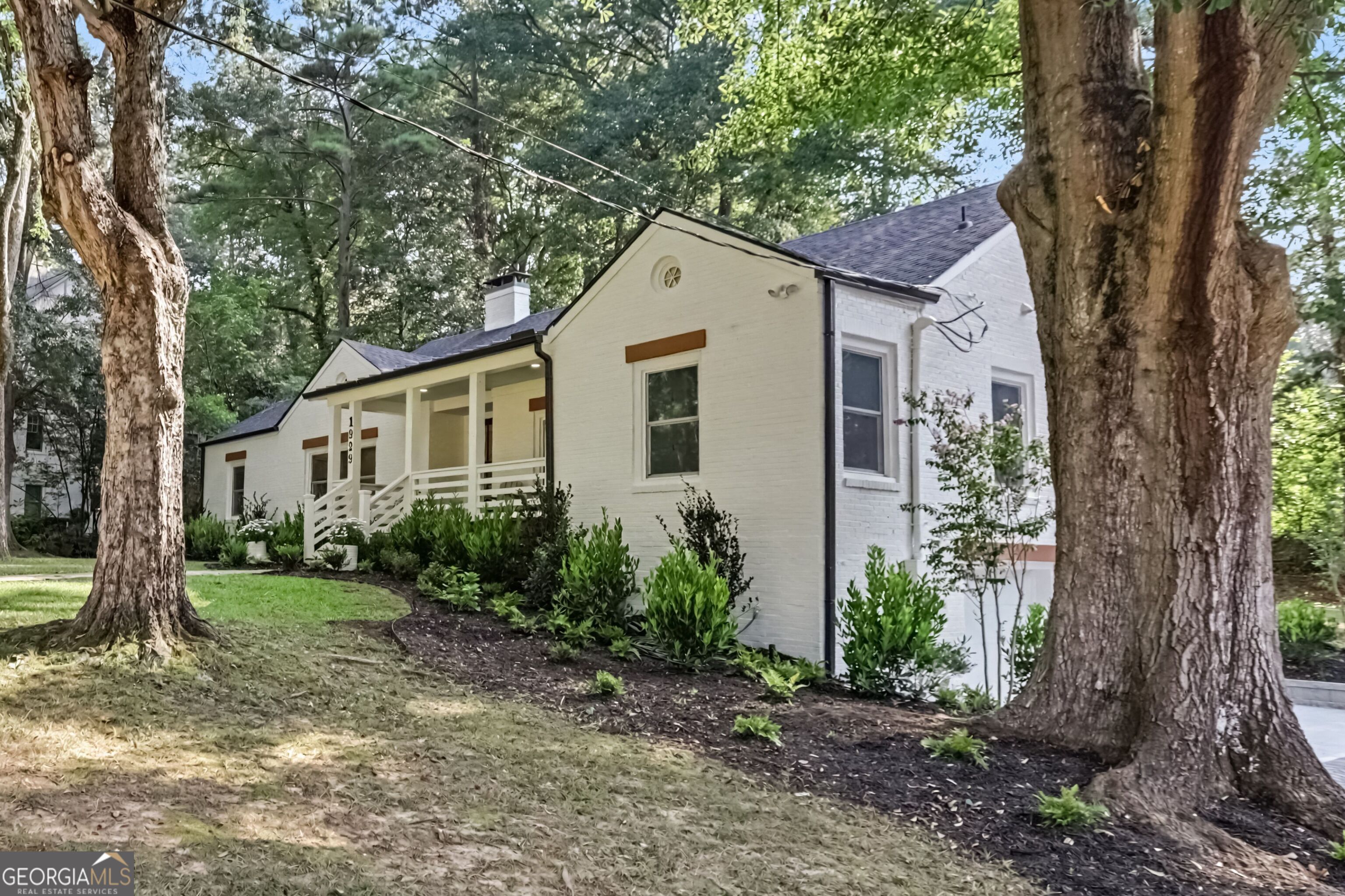 1929 Lenox Road Ne Property Photo 1