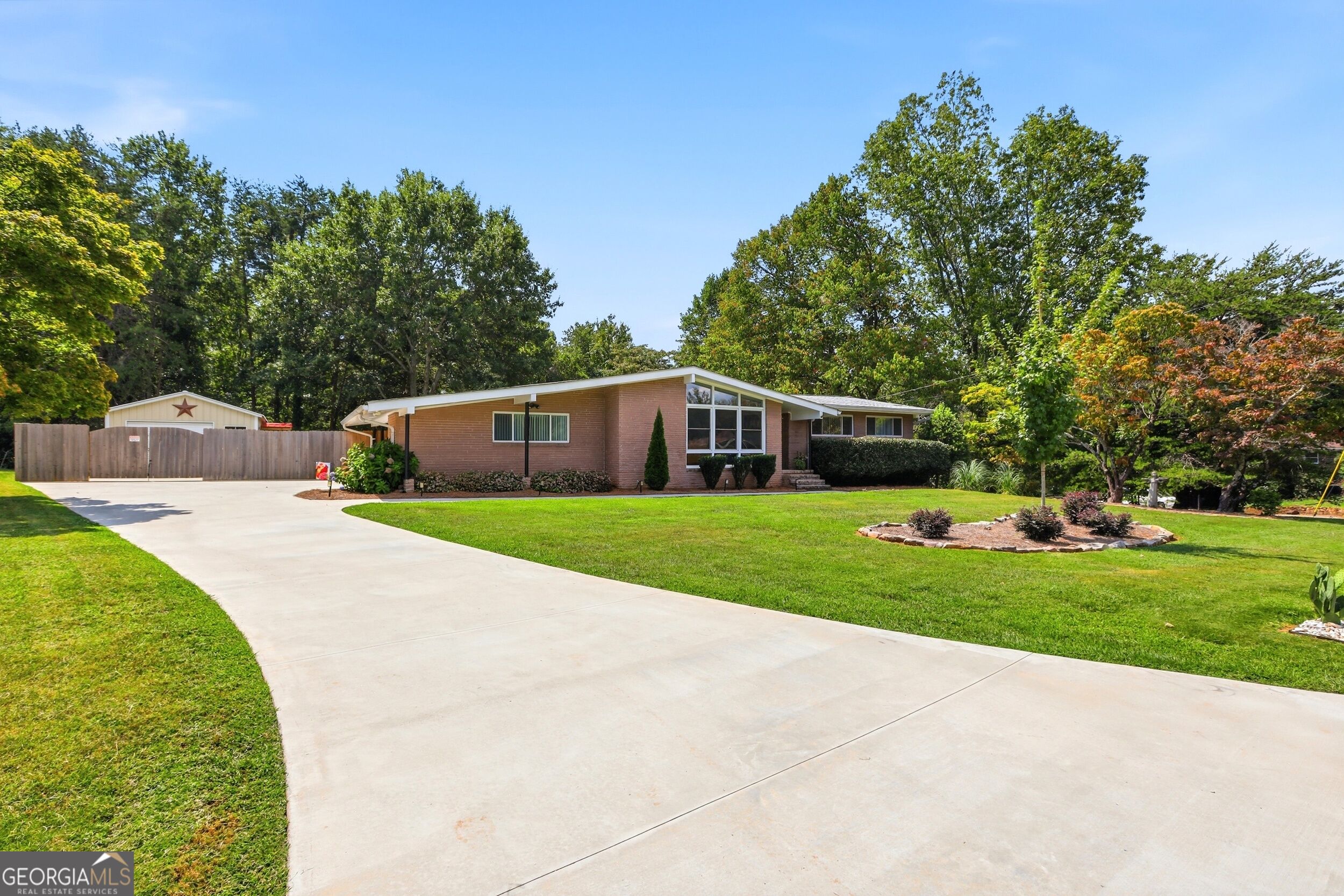 368 Highland Avenue Property Photo 1