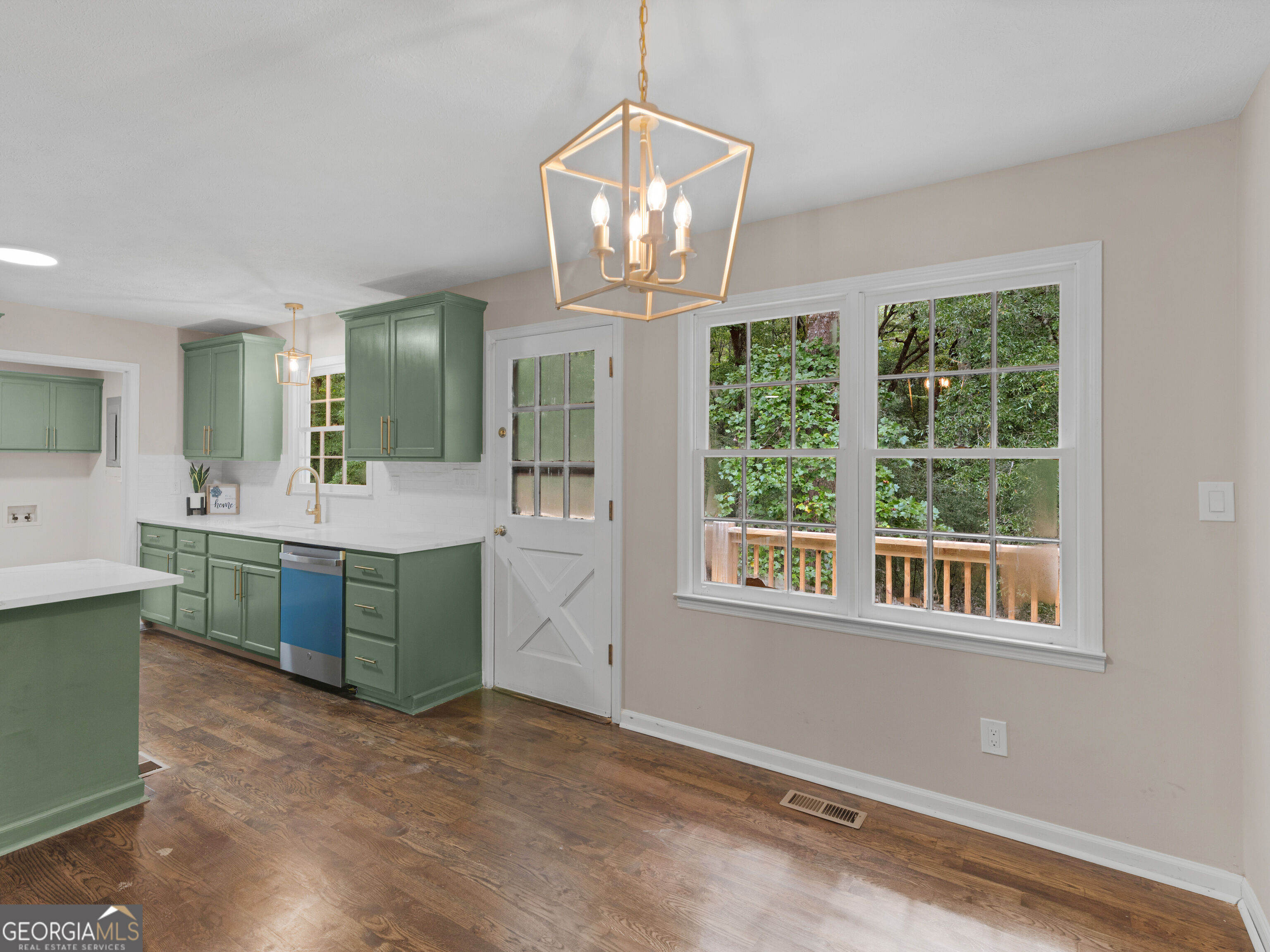 2172 Garner Road Property Photo 9