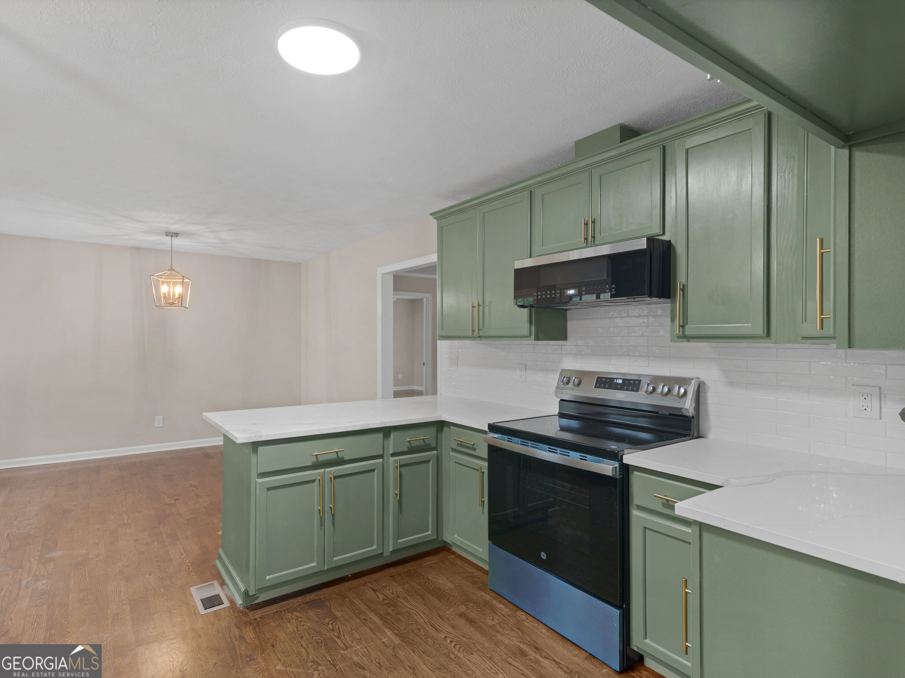 2172 Garner Road Property Photo 12
