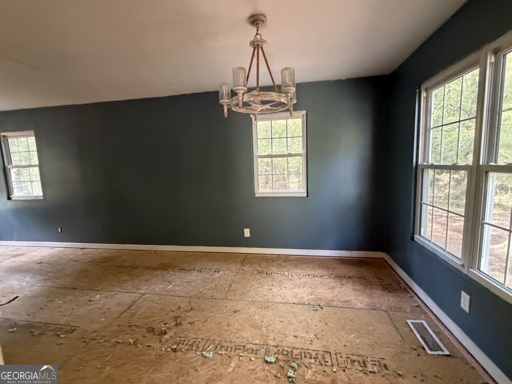 175 Collins Road Property Photo 5