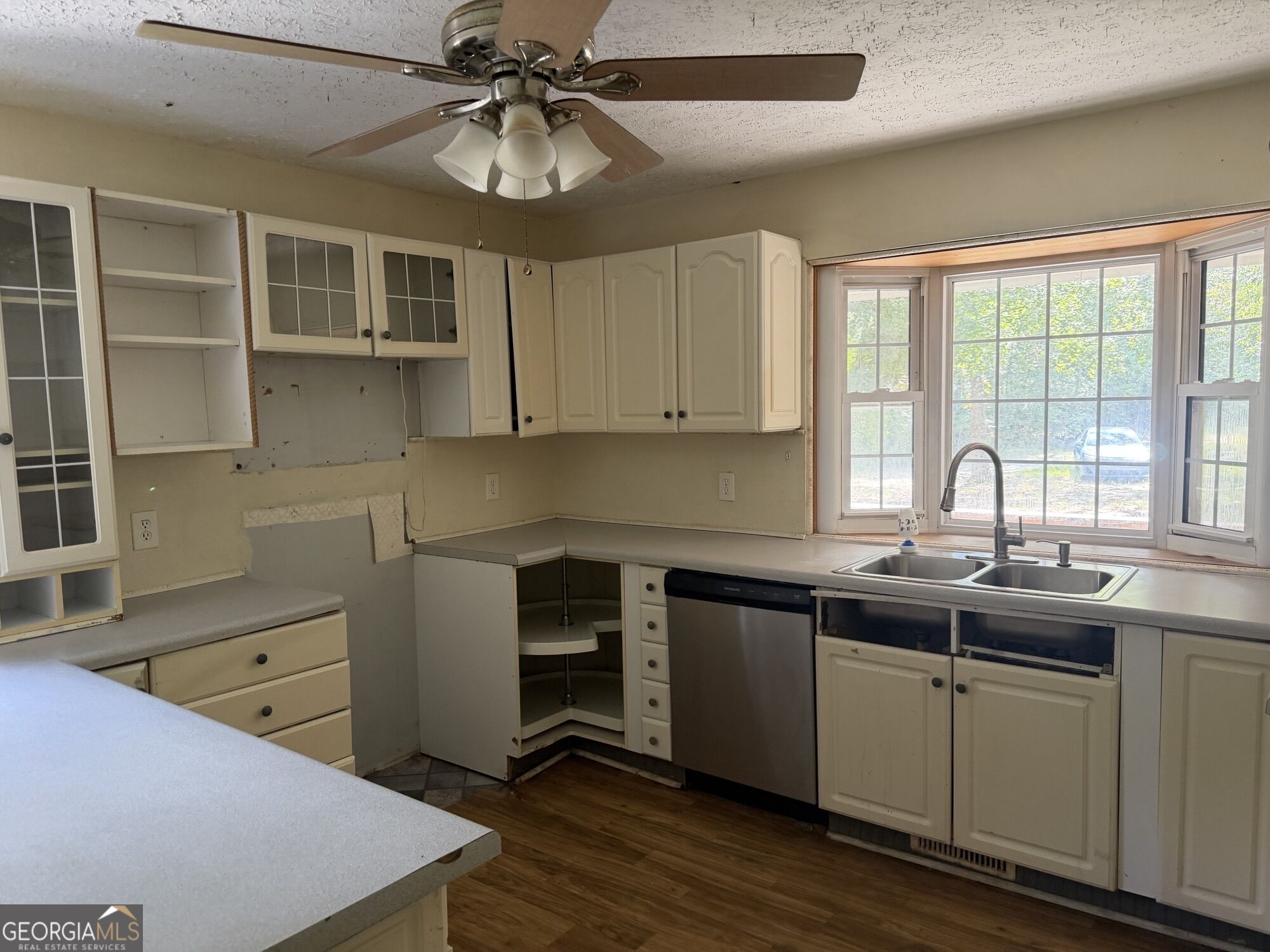175 Collins Road Property Photo 6