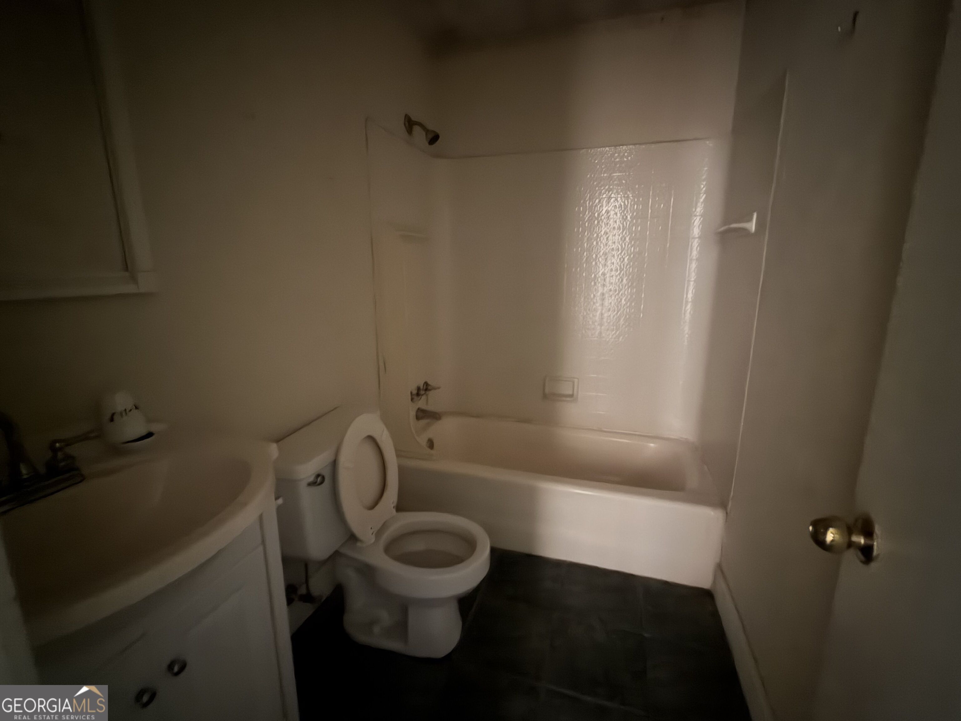 175 Collins Road Property Photo 13