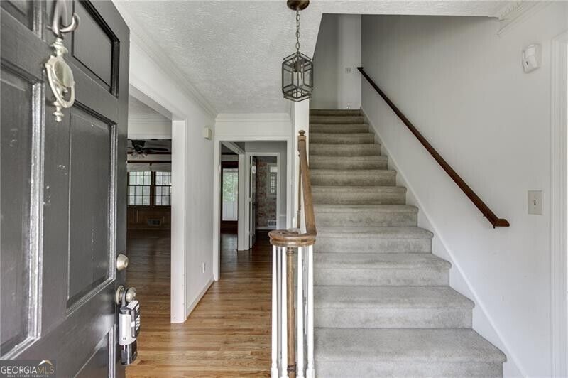 766 Chesterfield Drive Property Photo 4
