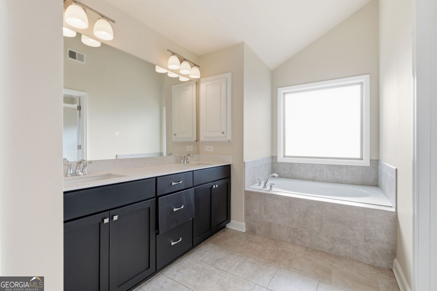 7565 Scarlet Drive Property Photo 16