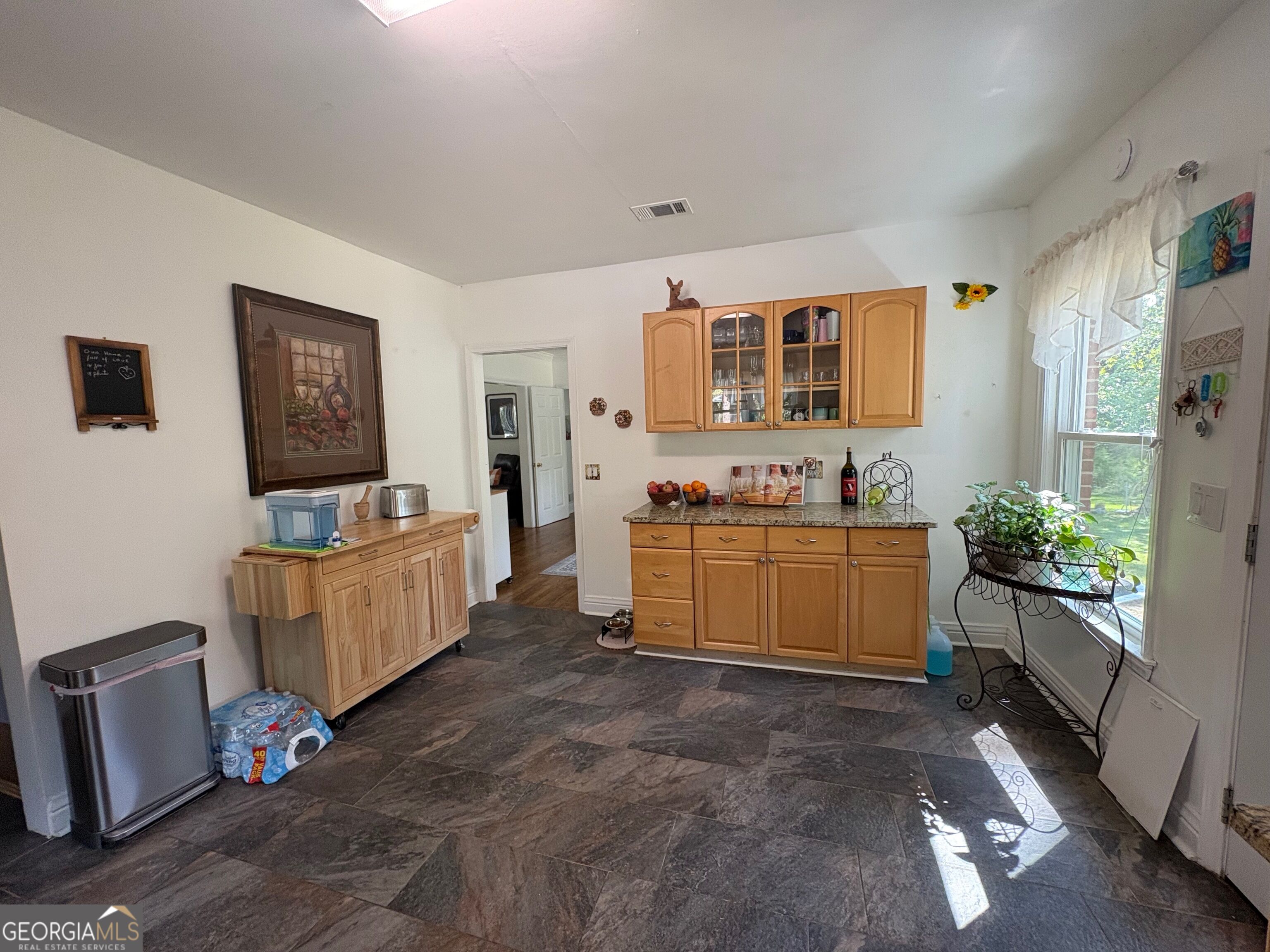 517 N Main Street Property Photo 5