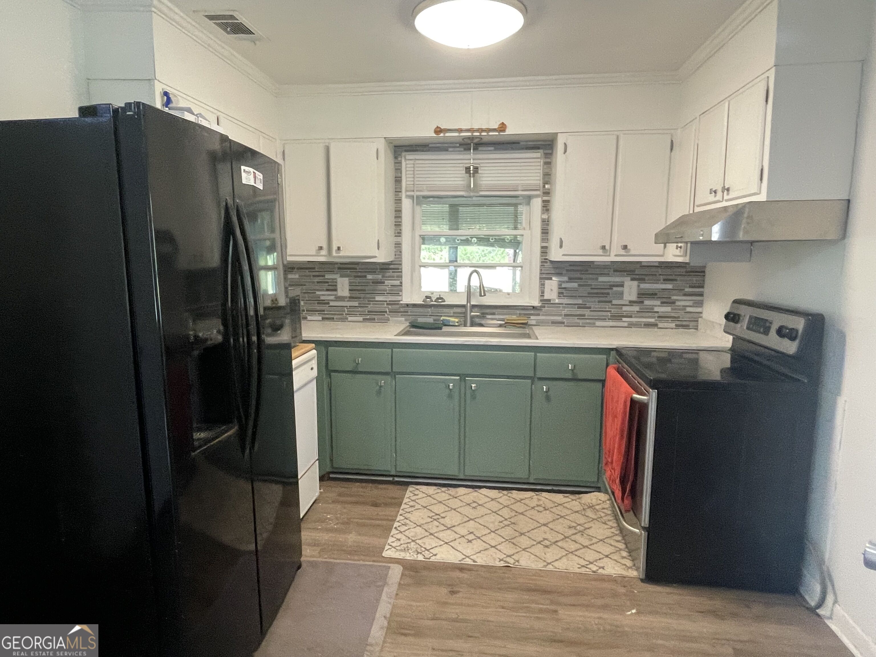 912 Jungle Road Property Photo 4