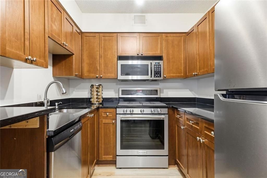 2479 Peachtree Road Ne # 303 Property Photo 2