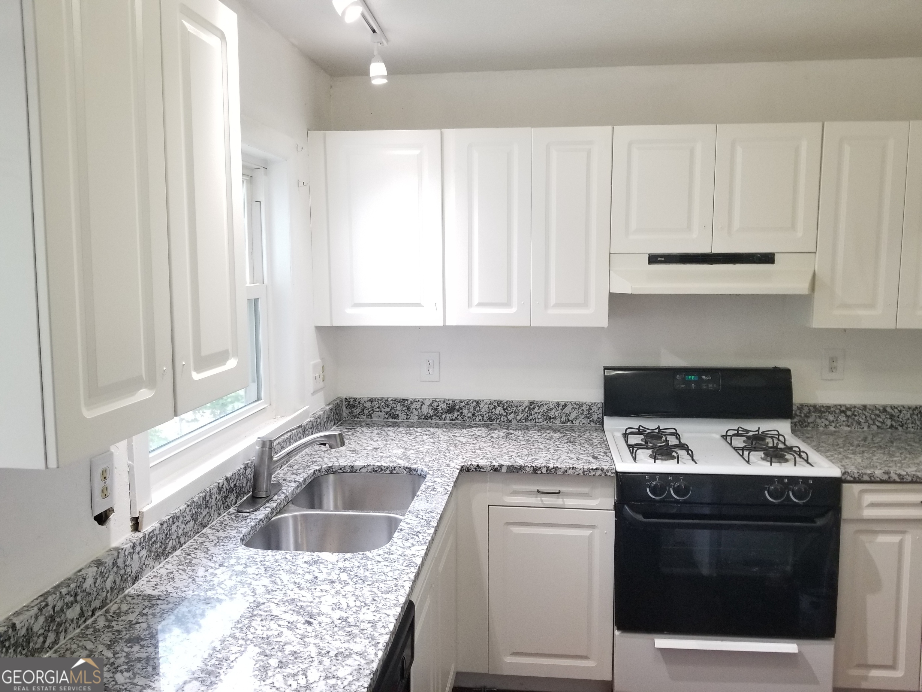 5066 Phillips Drive Property Photo 4