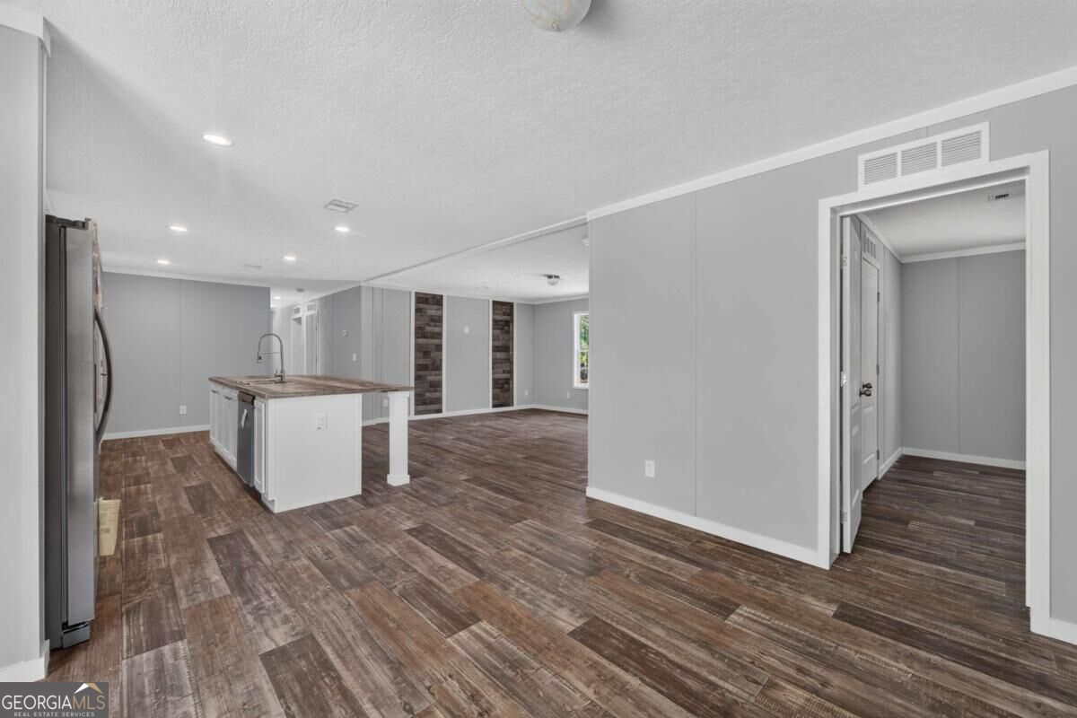 7485 Central Avenue Property Photo 8