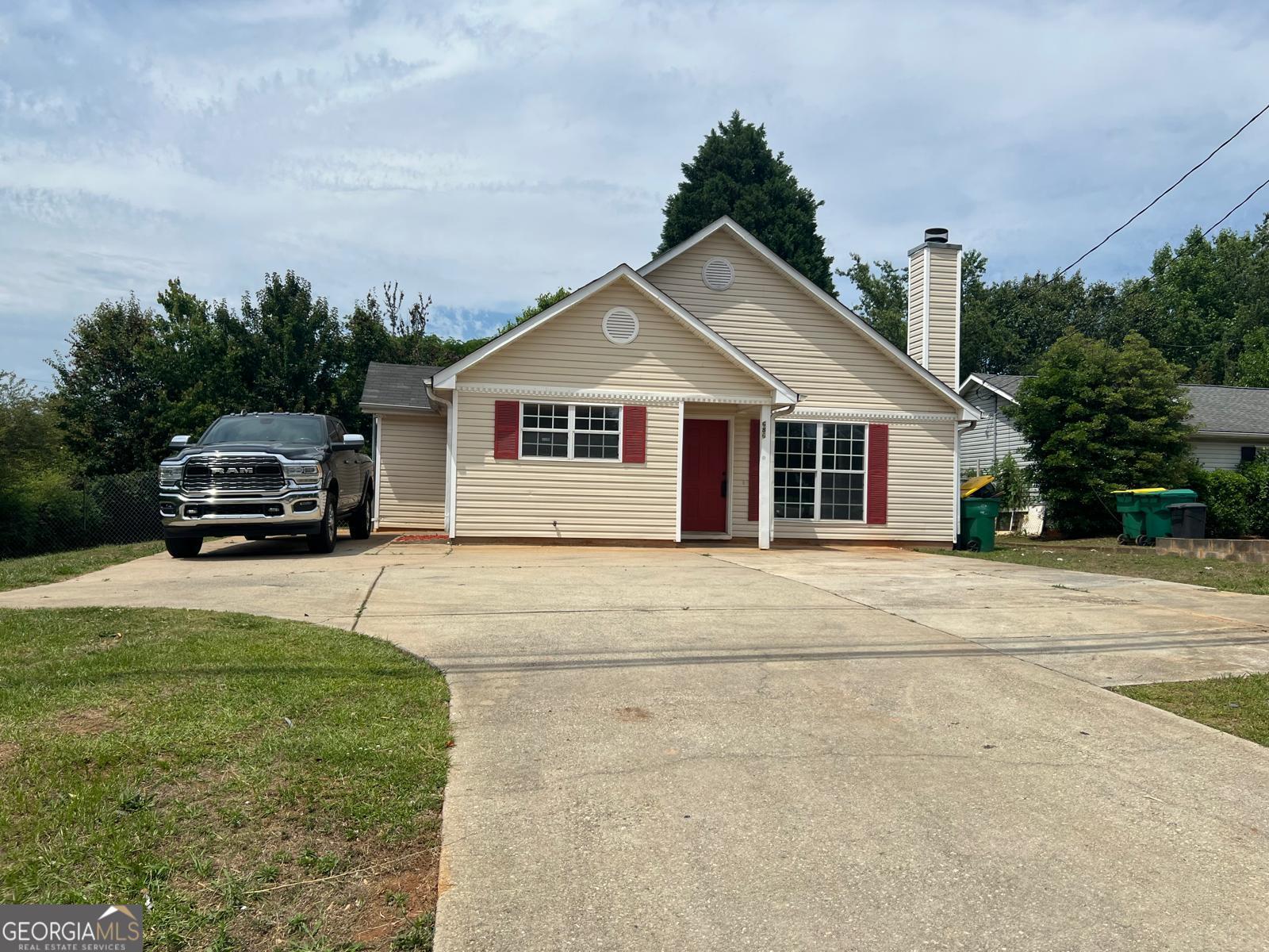 686 Morrow Road Property Photo 4