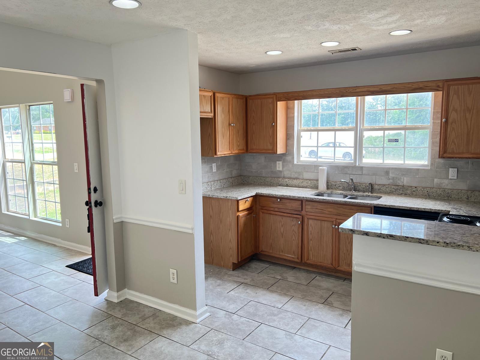686 Morrow Road Property Photo 7