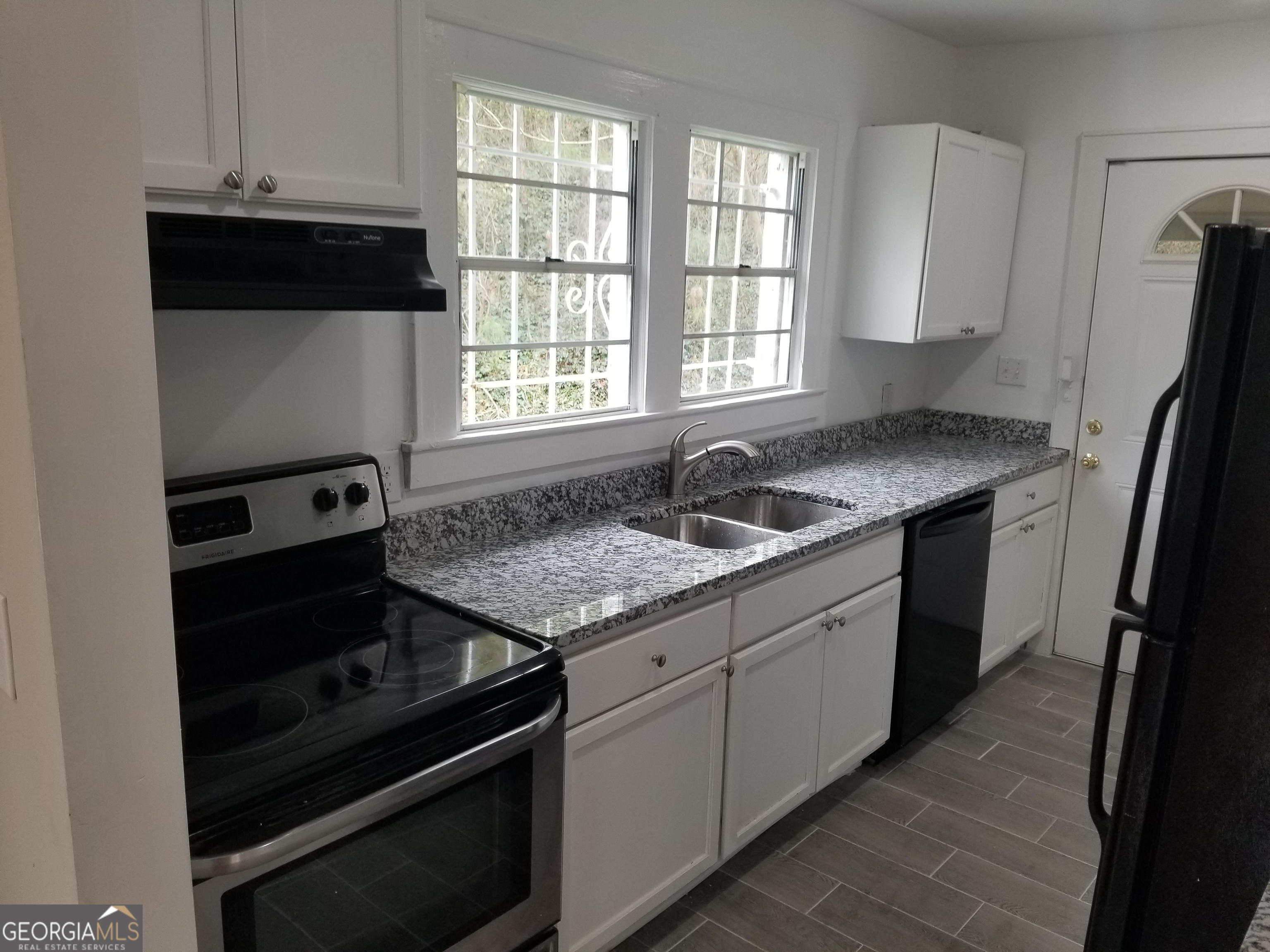 2429 Macon Drive Sw Property Photo 4