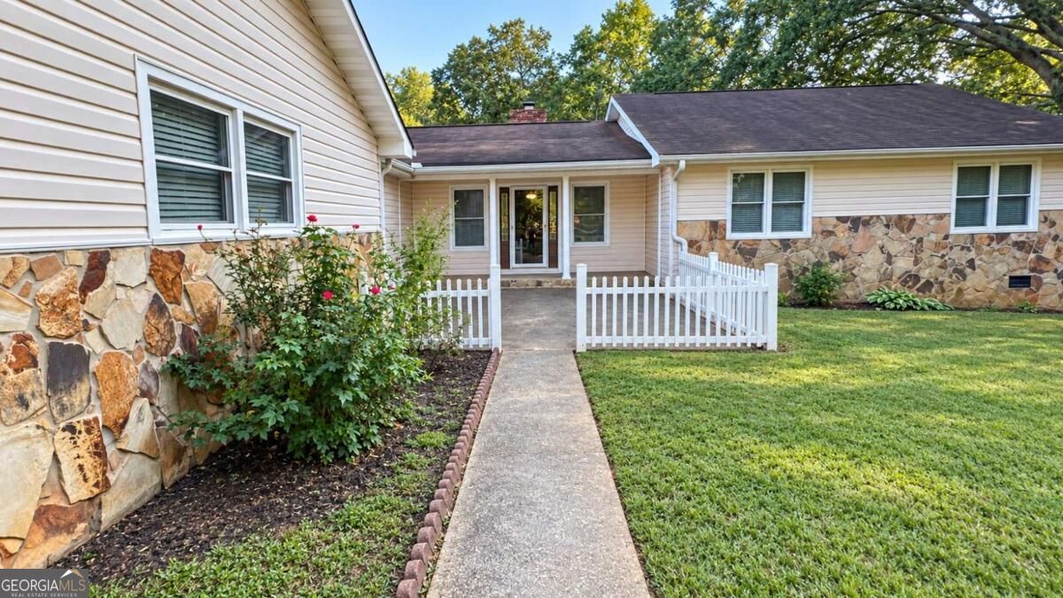 330 Southmoor Circle Property Photo 1