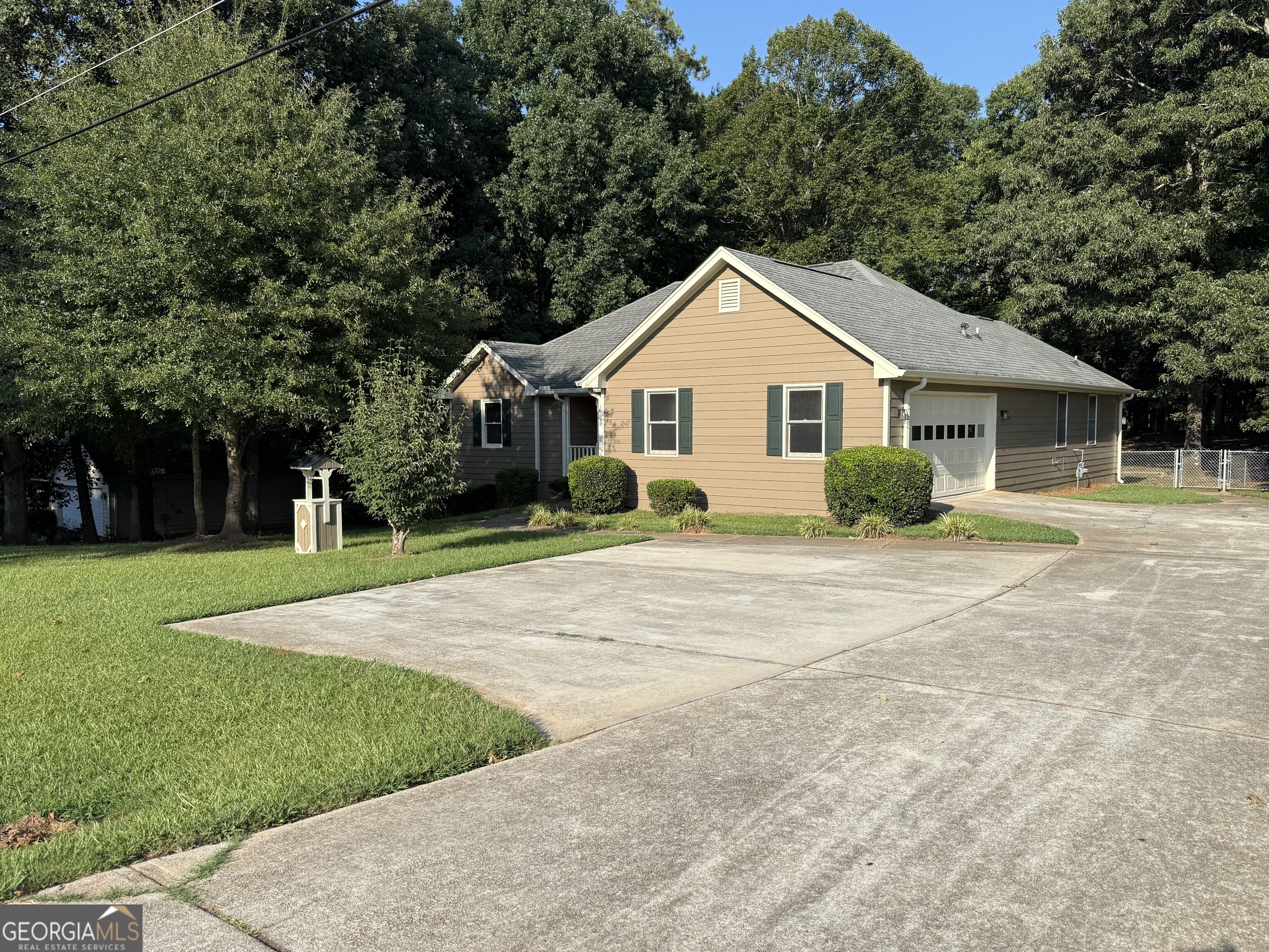 330 Fox Meadow Drive Property Photo 3