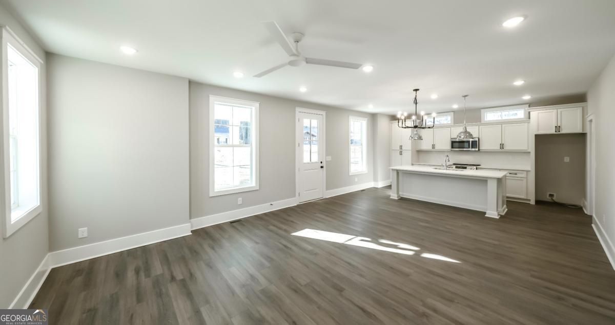 485 West Avenue Property Photo 4