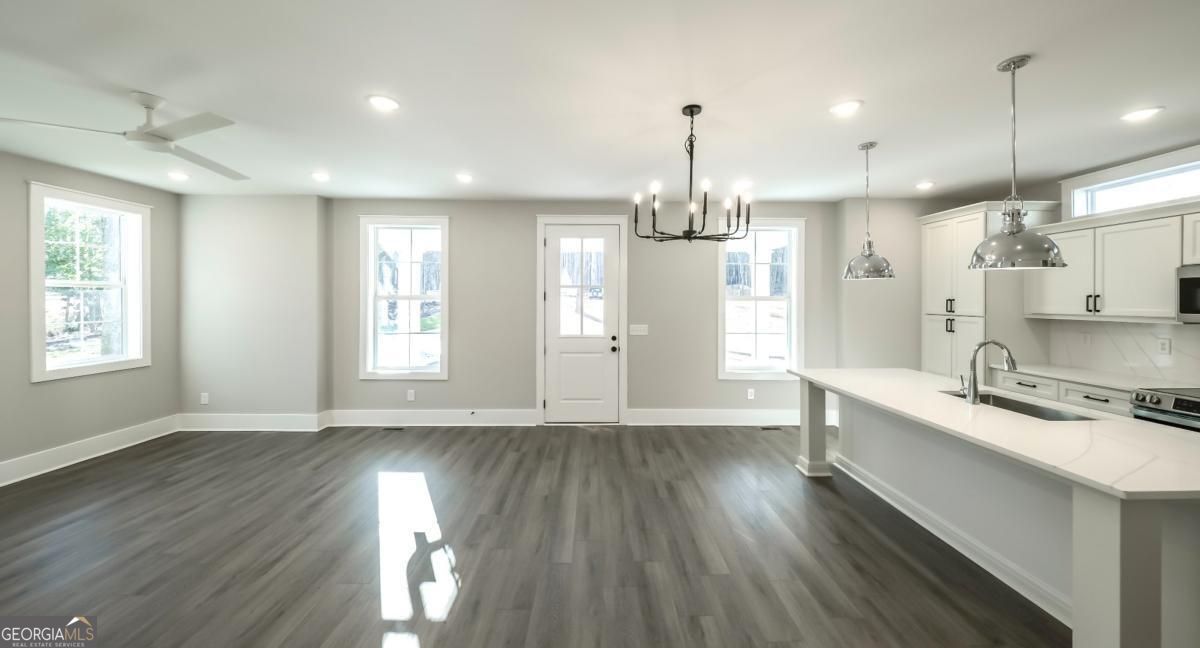 485 West Avenue Property Photo 8