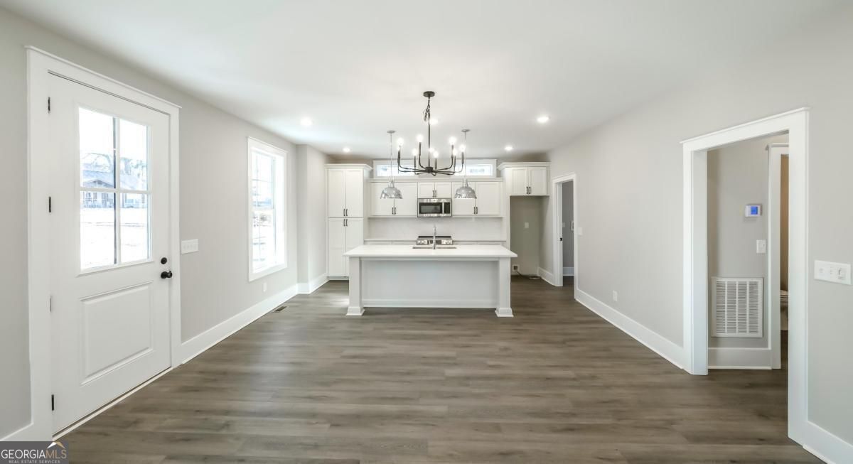 485 West Avenue Property Photo 9