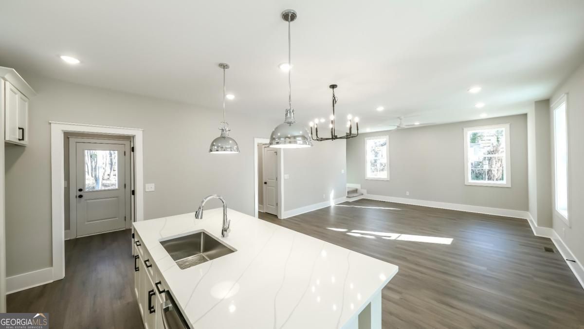485 West Avenue Property Photo 11