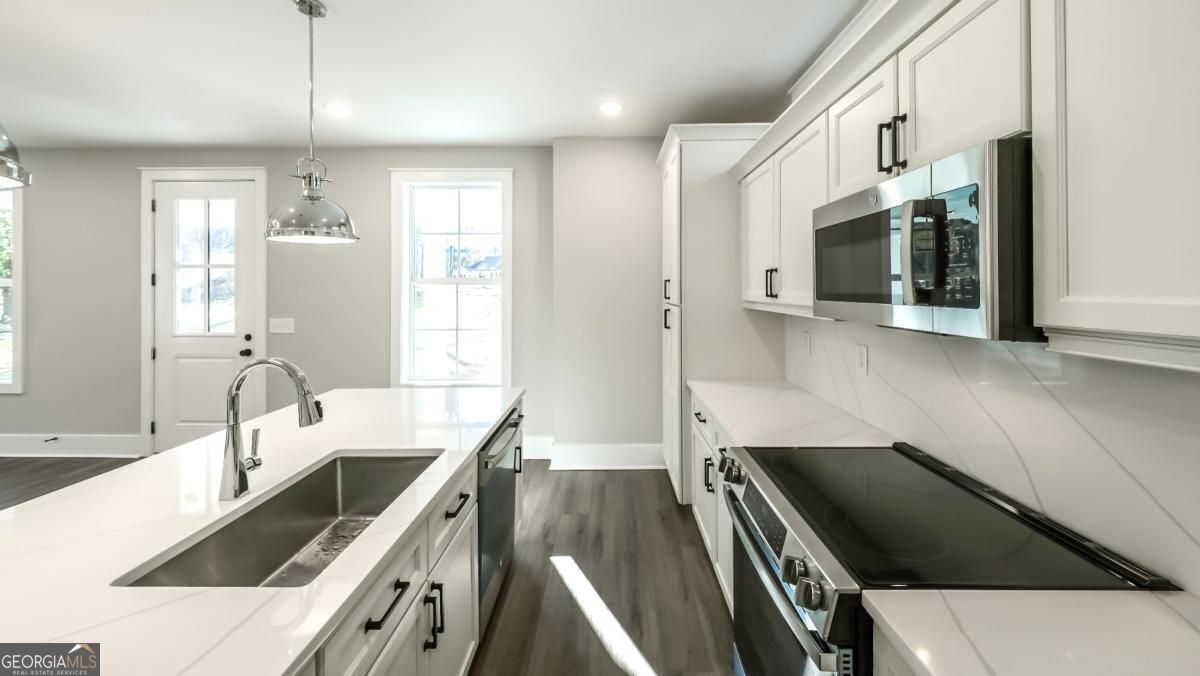 485 West Avenue Property Photo 12