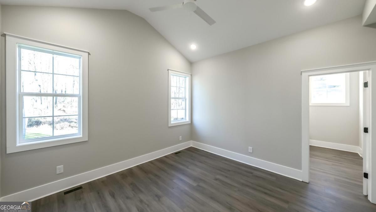 485 West Avenue Property Photo 17