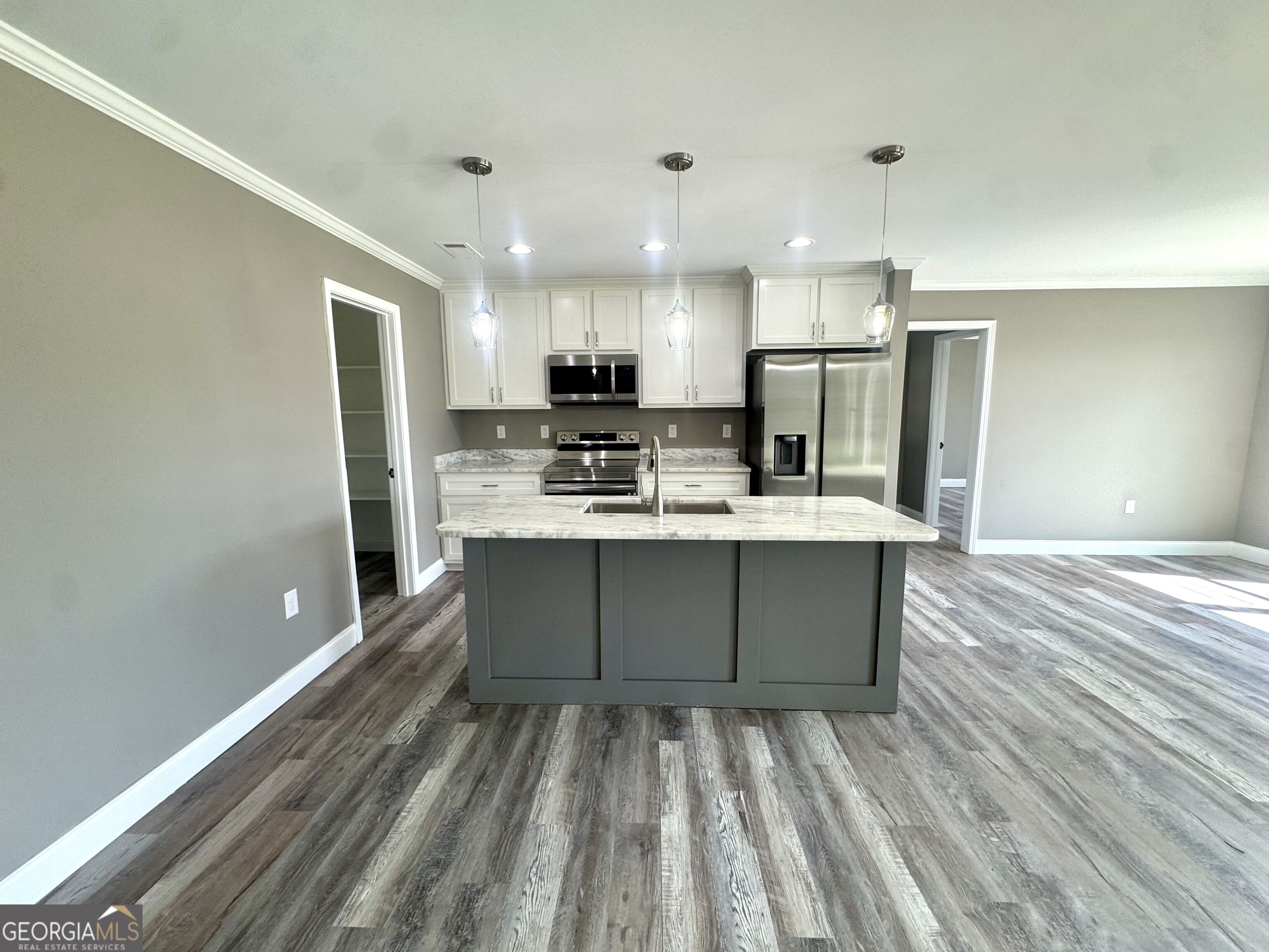 1056 Field Street Property Photo 3