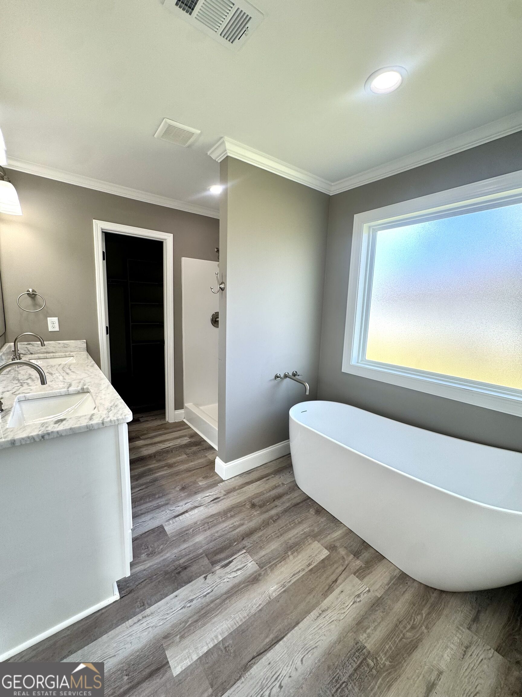 1056 Field Street Property Photo 7