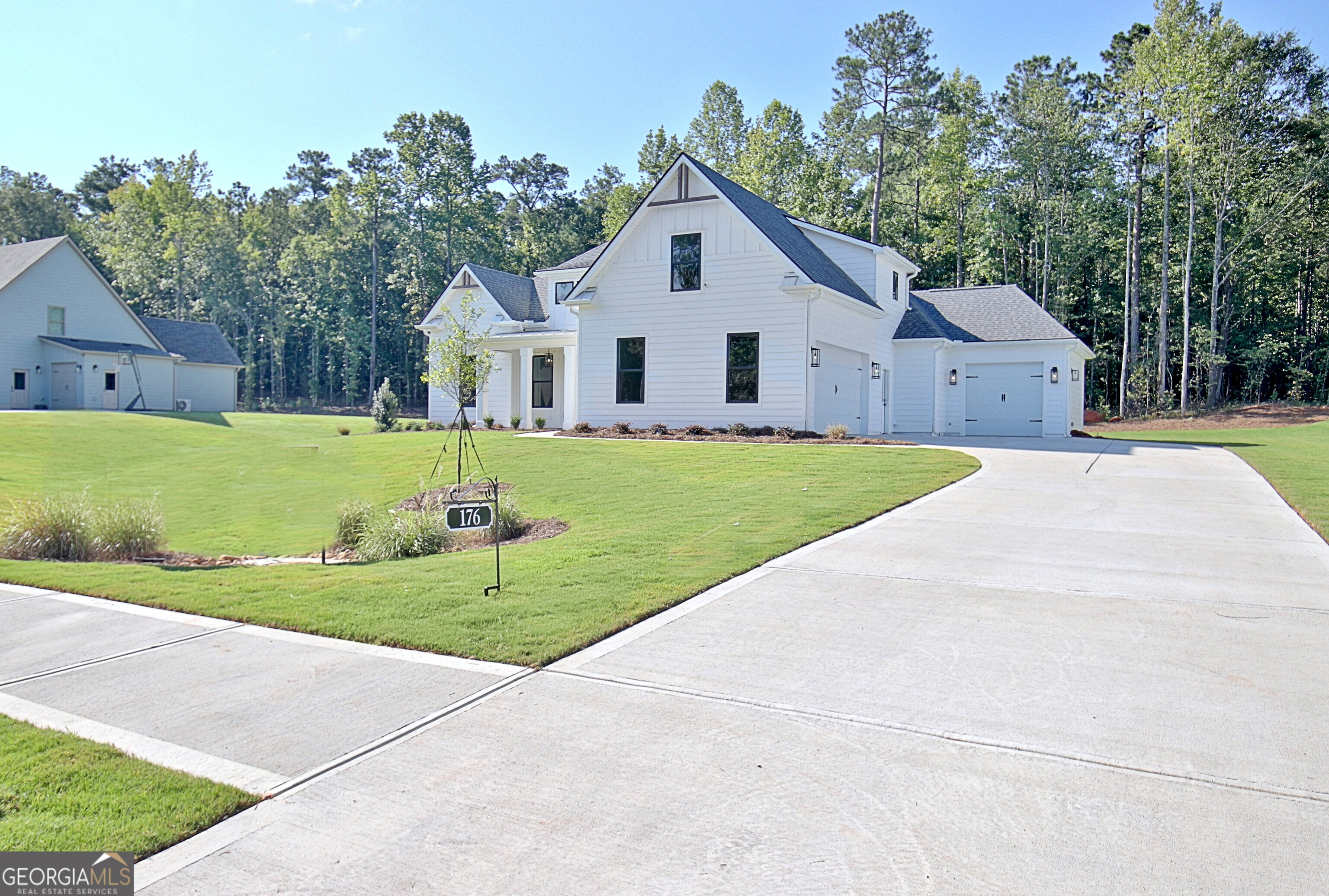176 Ryeland Drive Property Photo 3