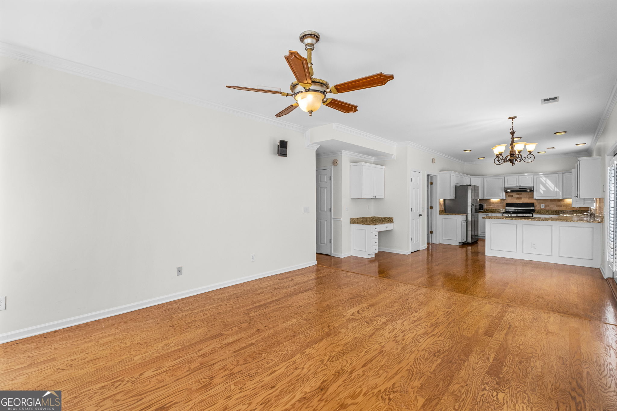 293 Grand Manor Drive Property Photo 13