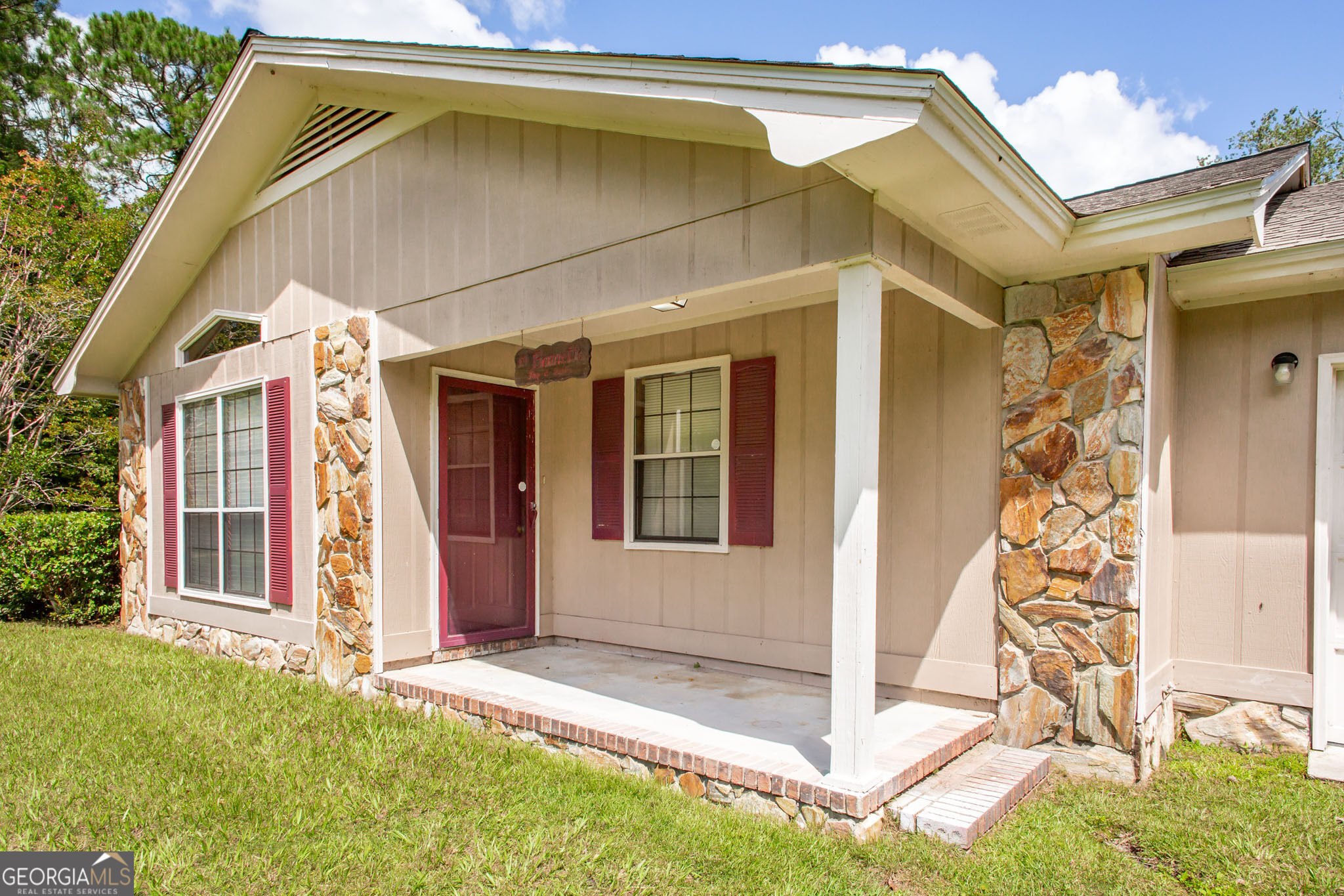 3929 Memorial Drive Property Photo 2