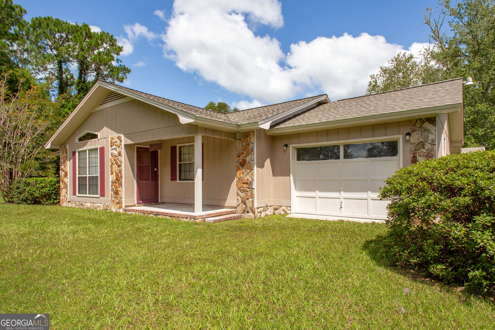 3929 Memorial Drive Property Photo 4