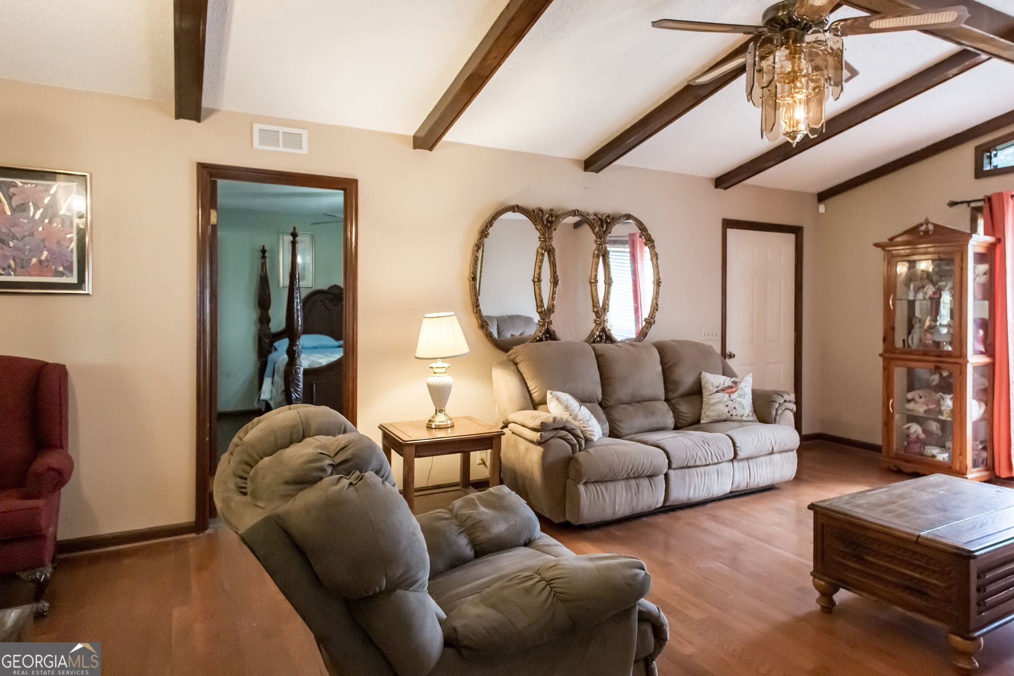 3929 Memorial Drive Property Photo 5