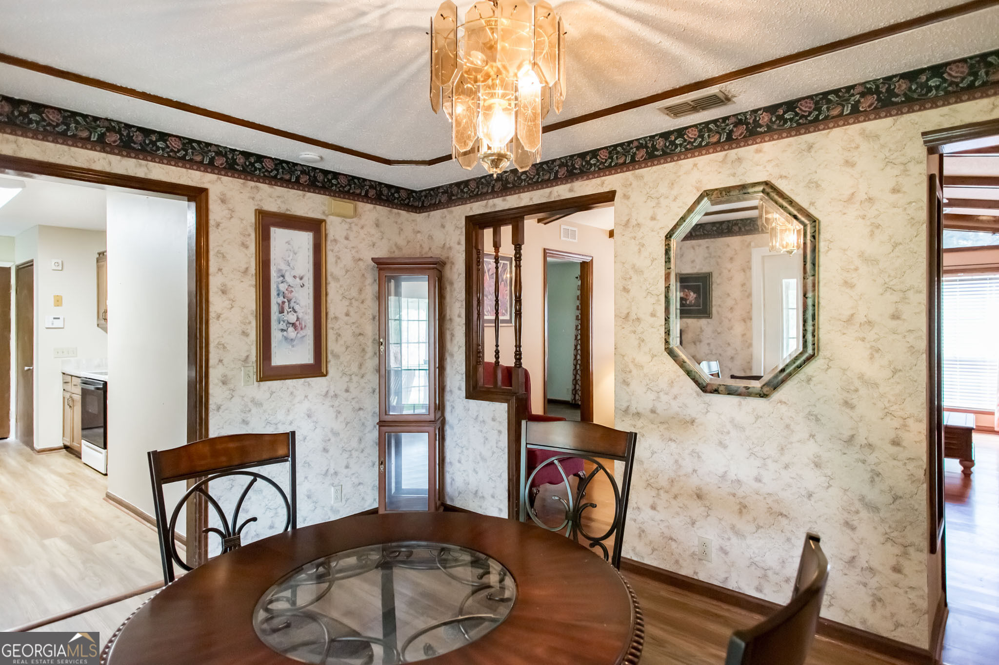 3929 Memorial Drive Property Photo 11
