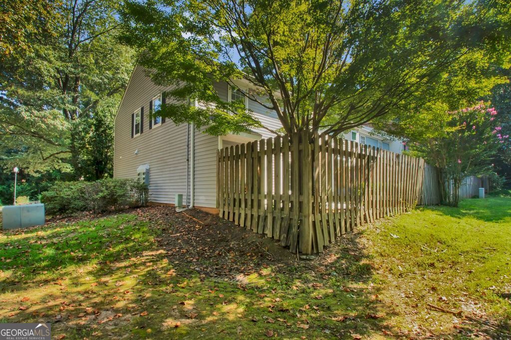 849 Heritage Square Property Photo 36