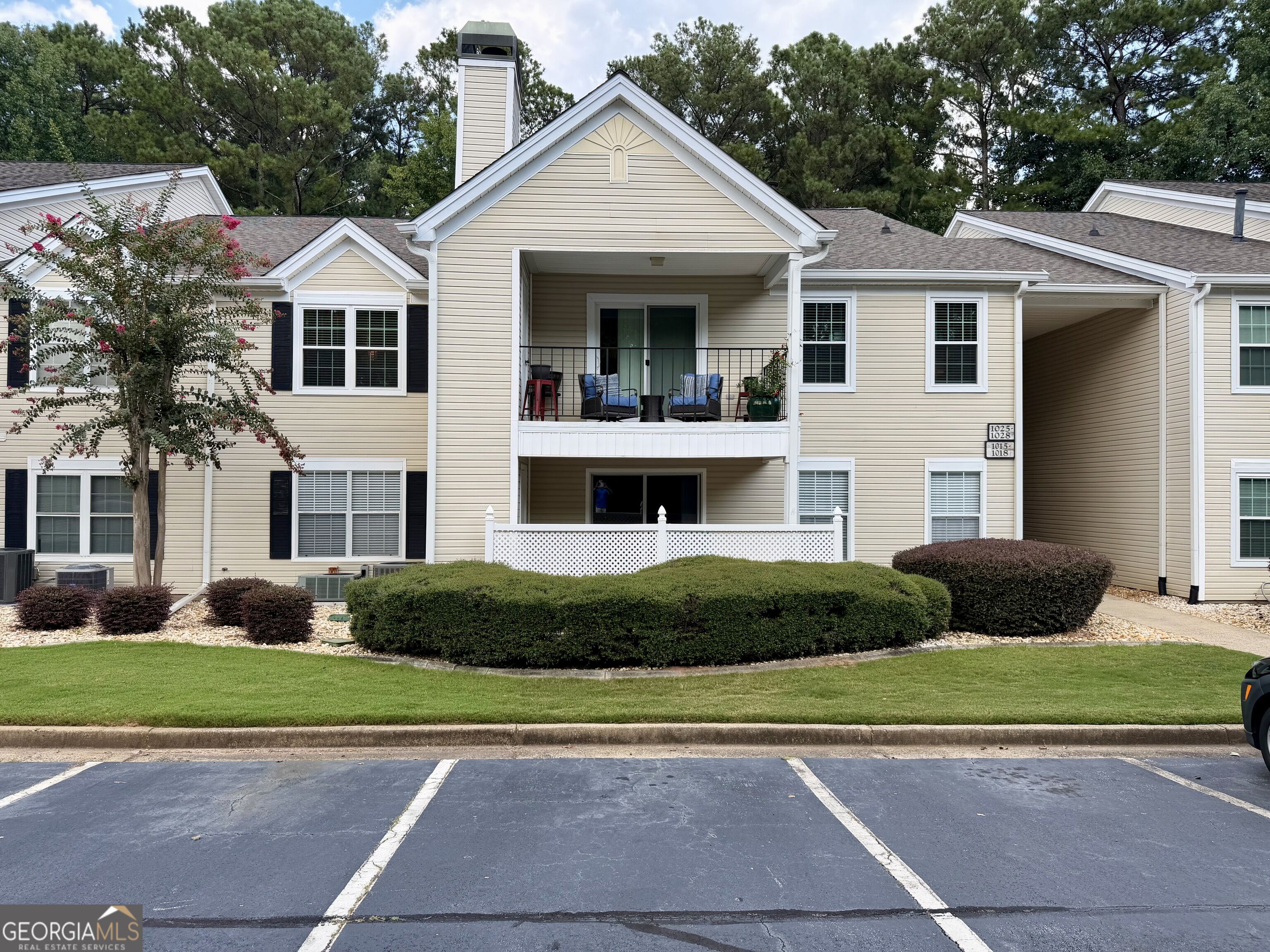 1015 Ridgefield Drive Property Photo 1
