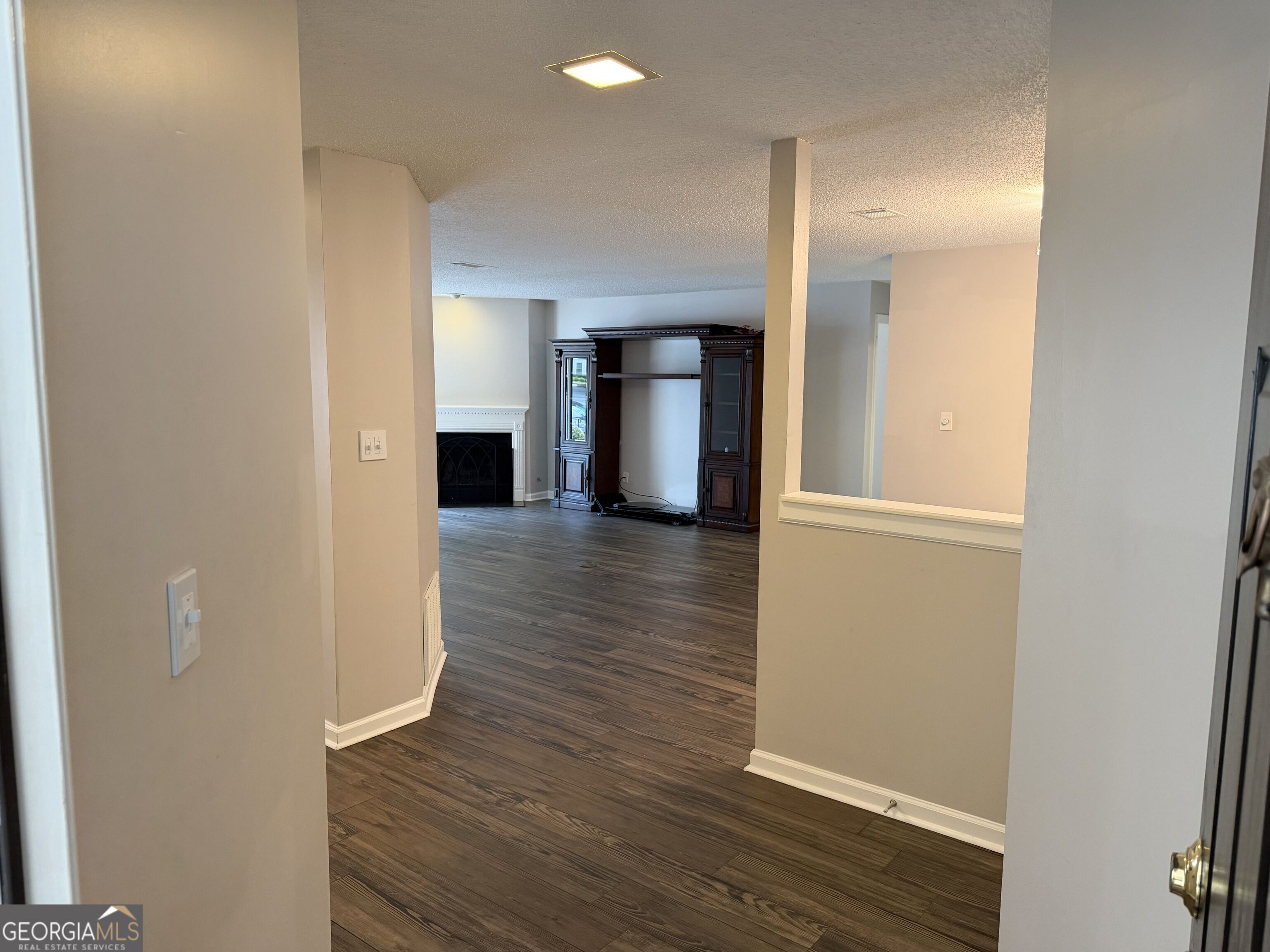 1015 Ridgefield Drive Property Photo 2