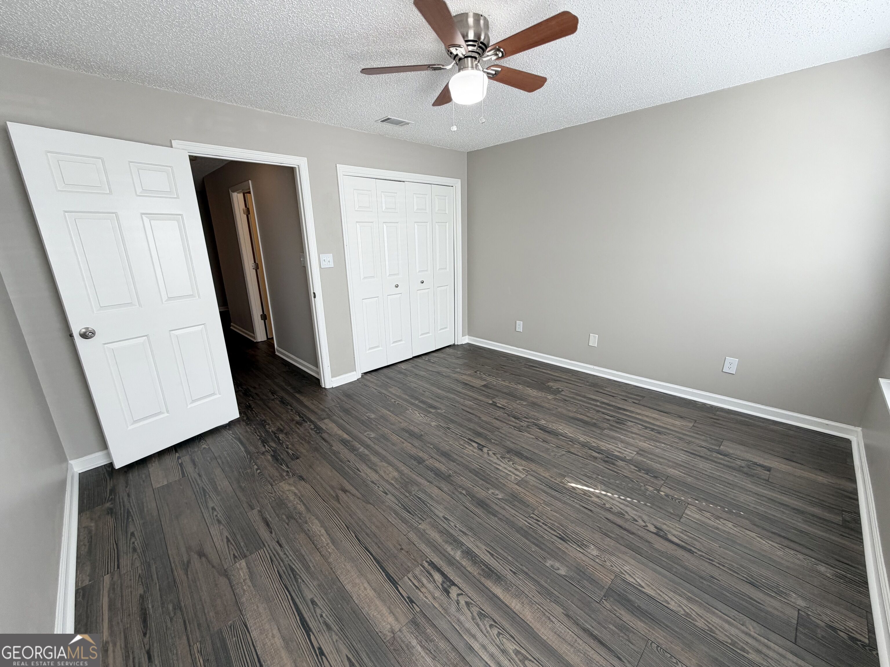 1015 Ridgefield Drive Property Photo 4