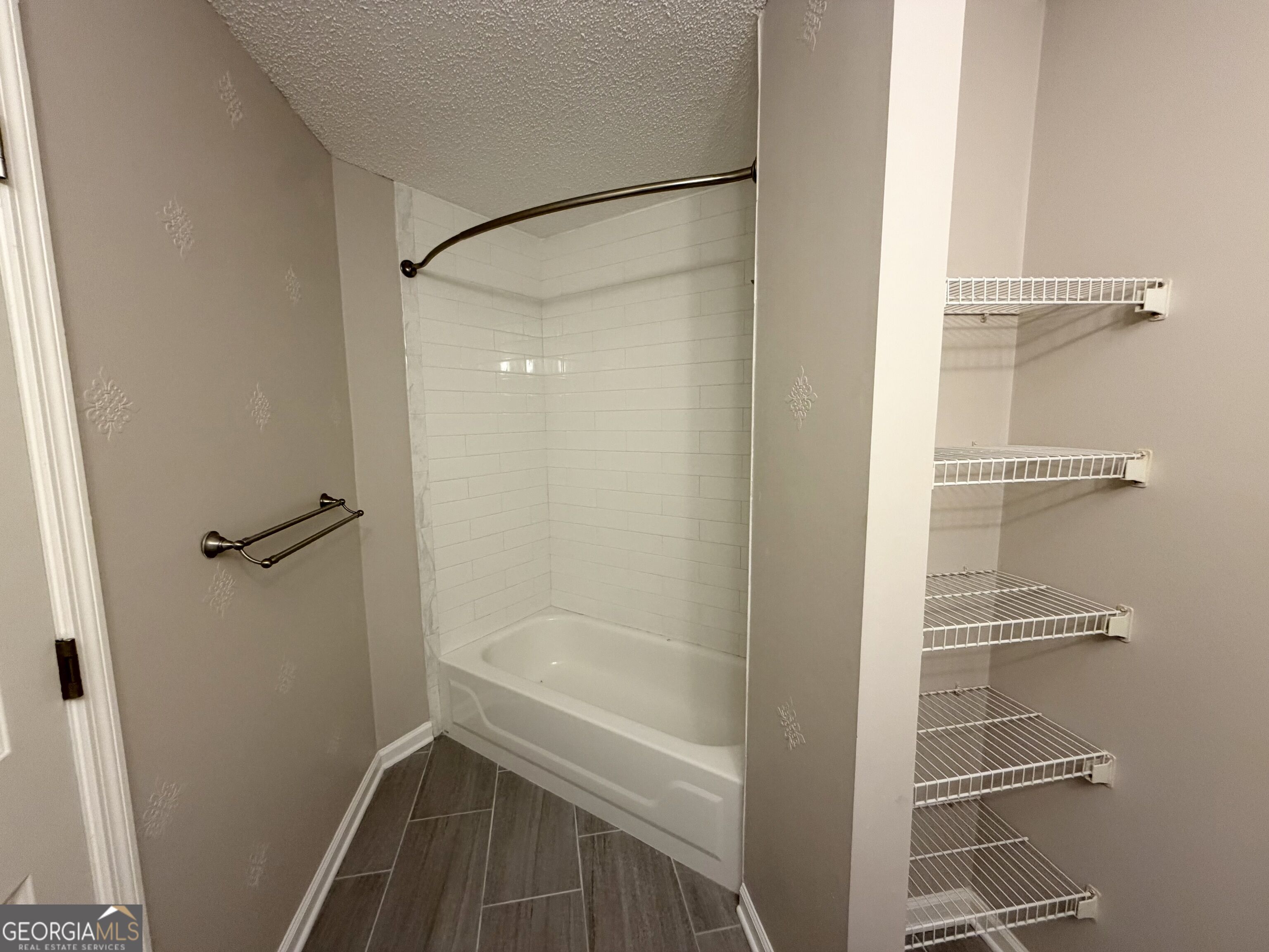 1015 Ridgefield Drive Property Photo 5