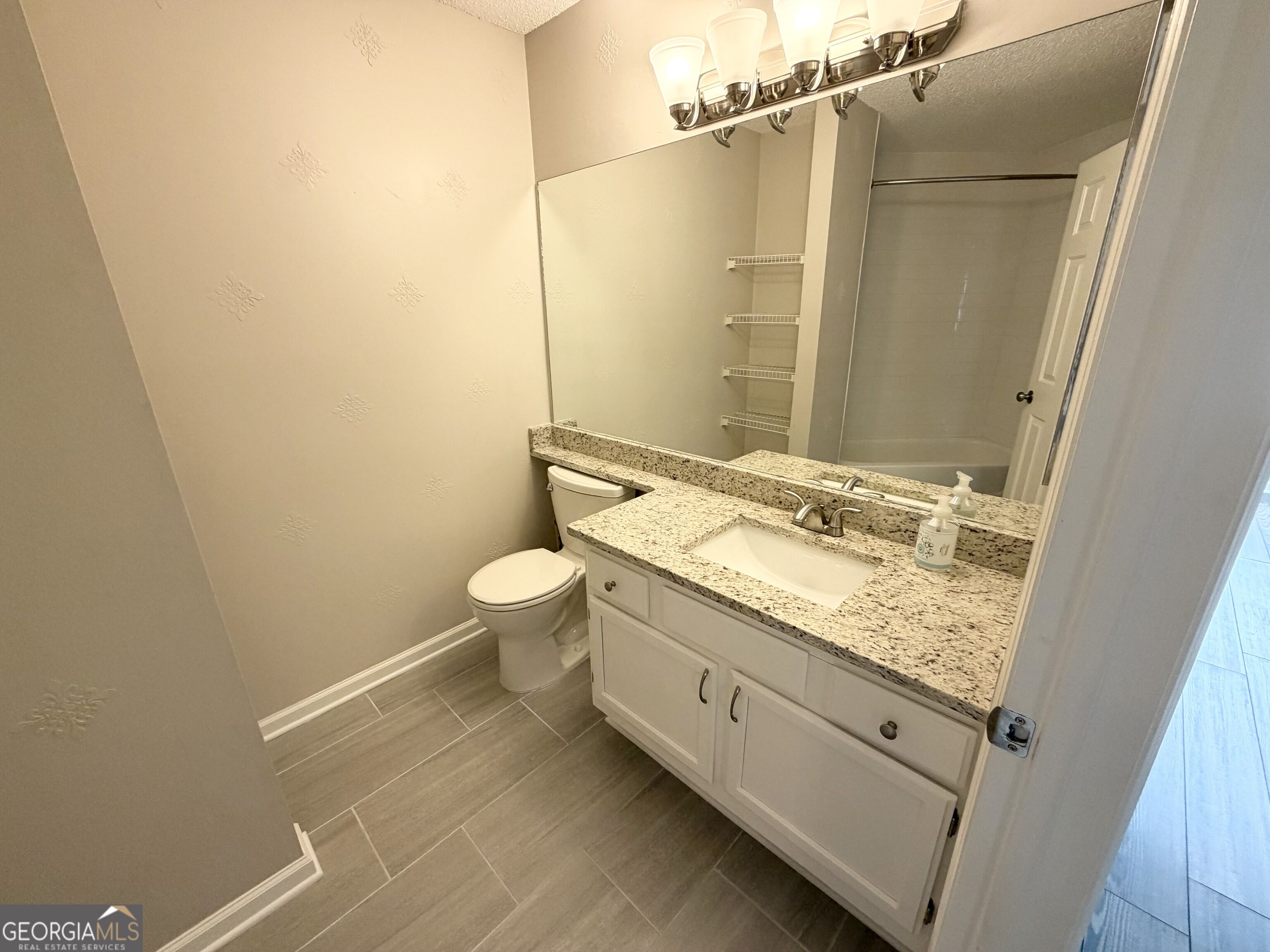 1015 Ridgefield Drive Property Photo 6