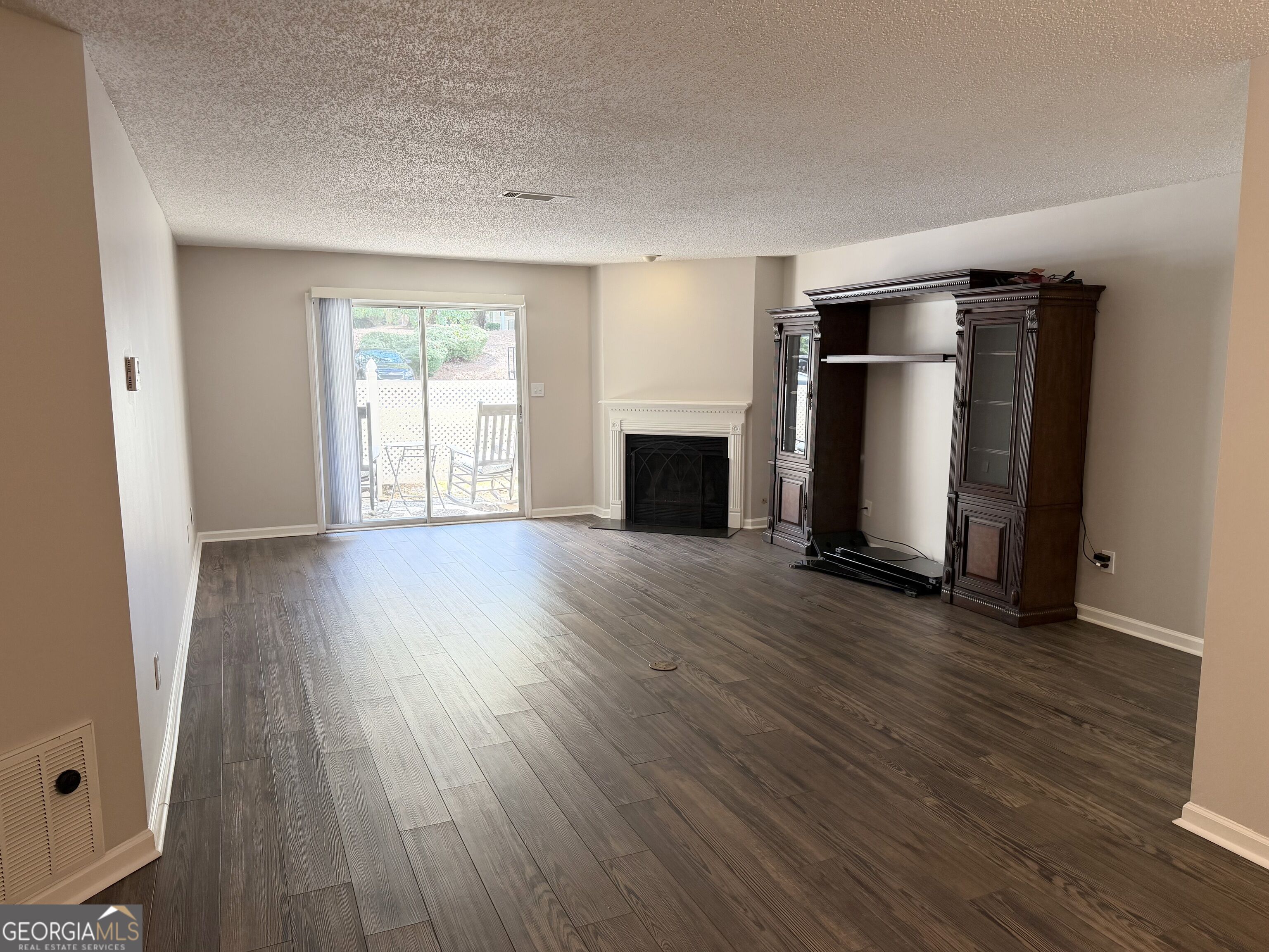 1015 Ridgefield Drive Property Photo 7
