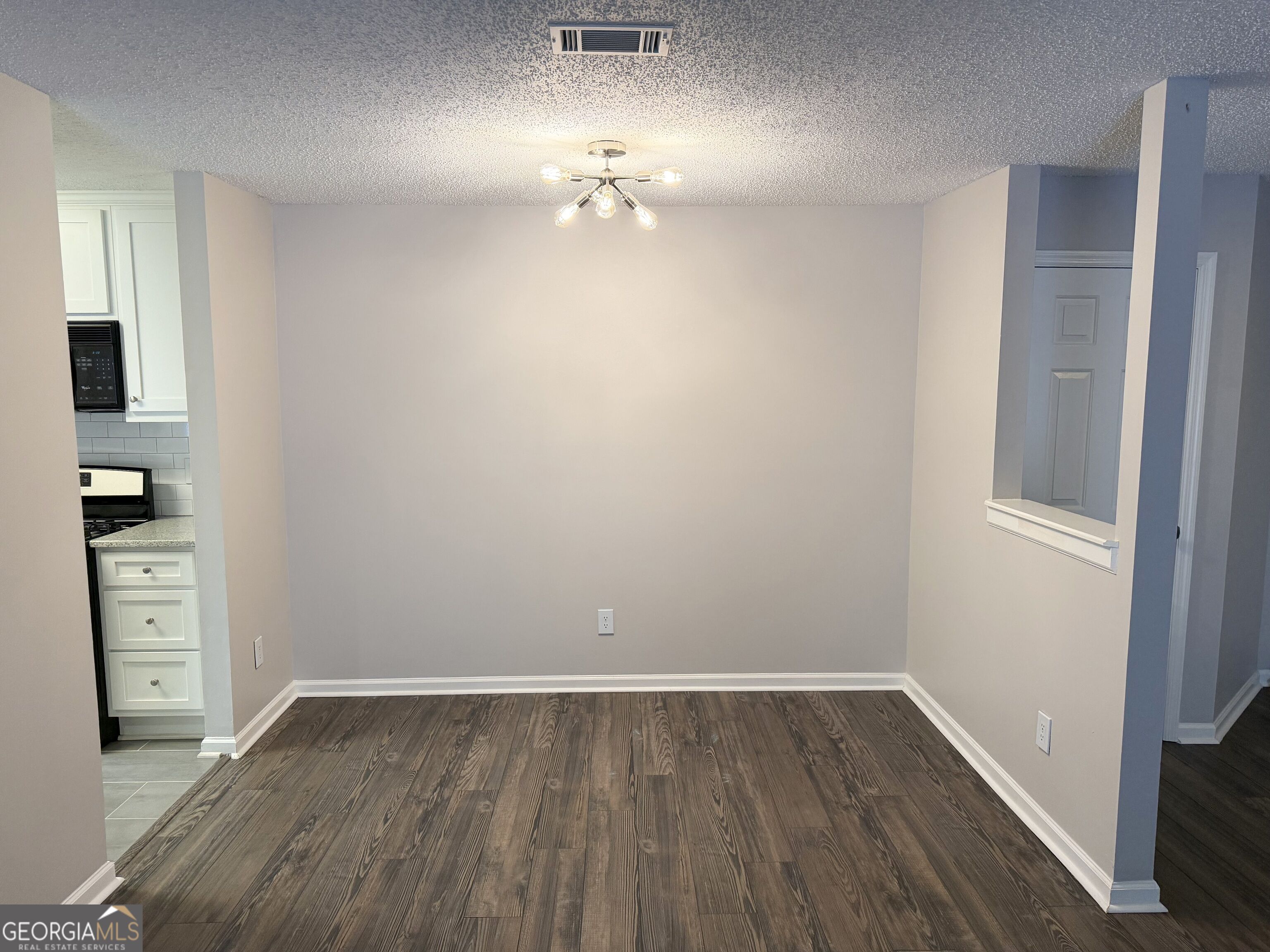 1015 Ridgefield Drive Property Photo 9