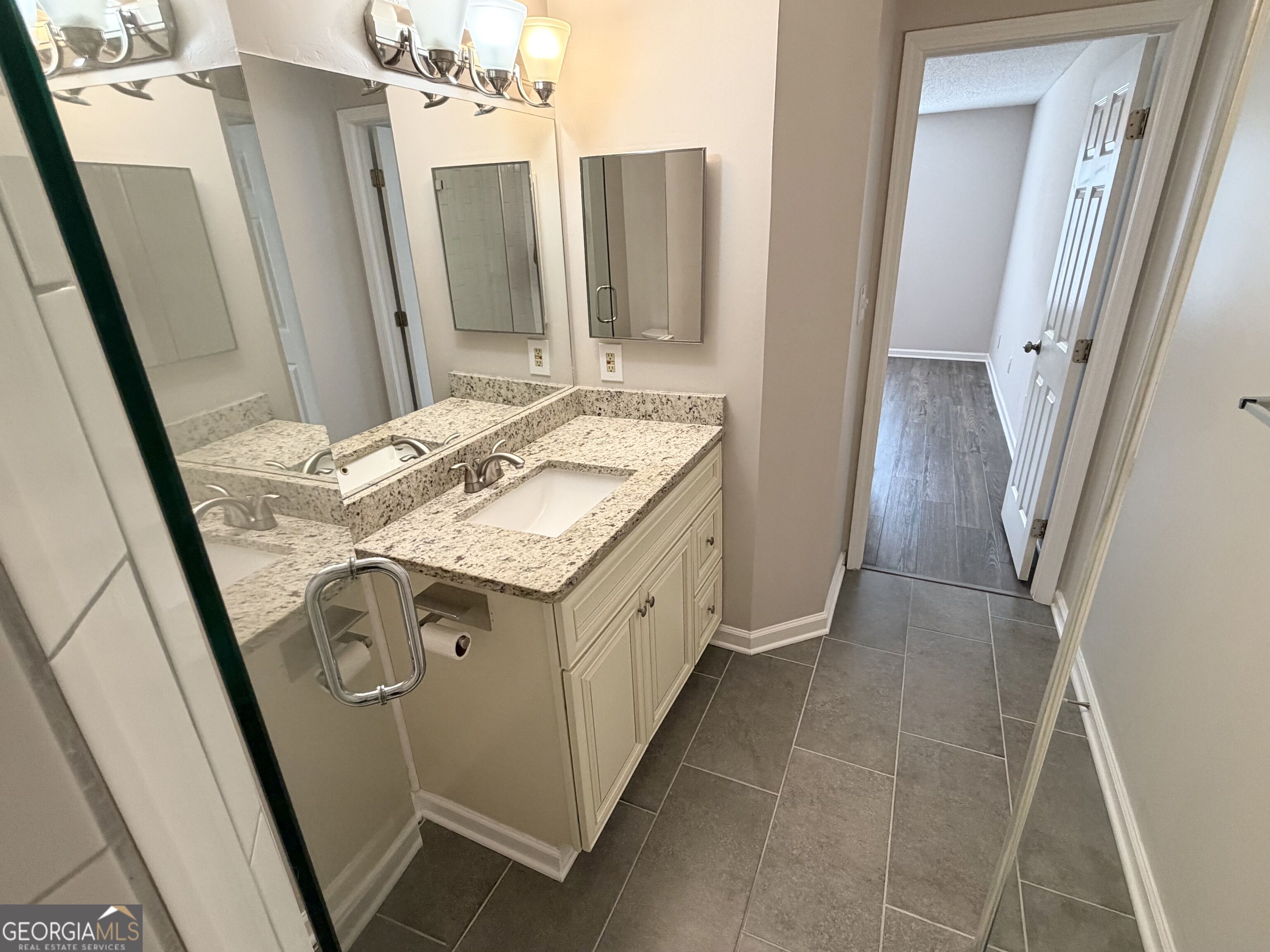 1015 Ridgefield Drive Property Photo 18
