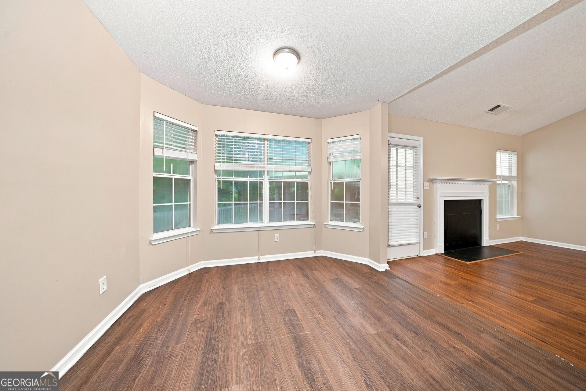 125 River View Court Property Photo 6