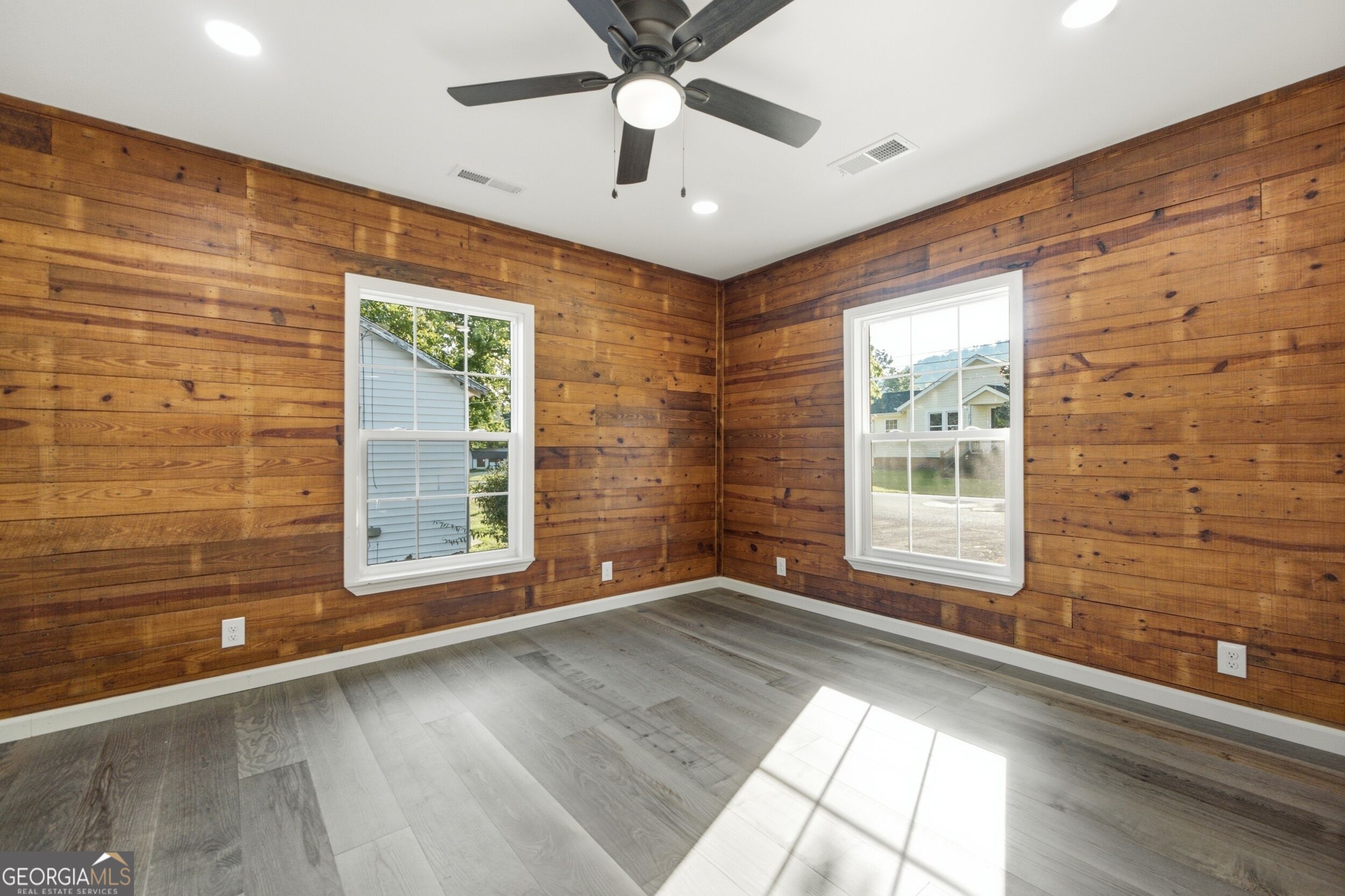 5709 High Street Property Photo 5