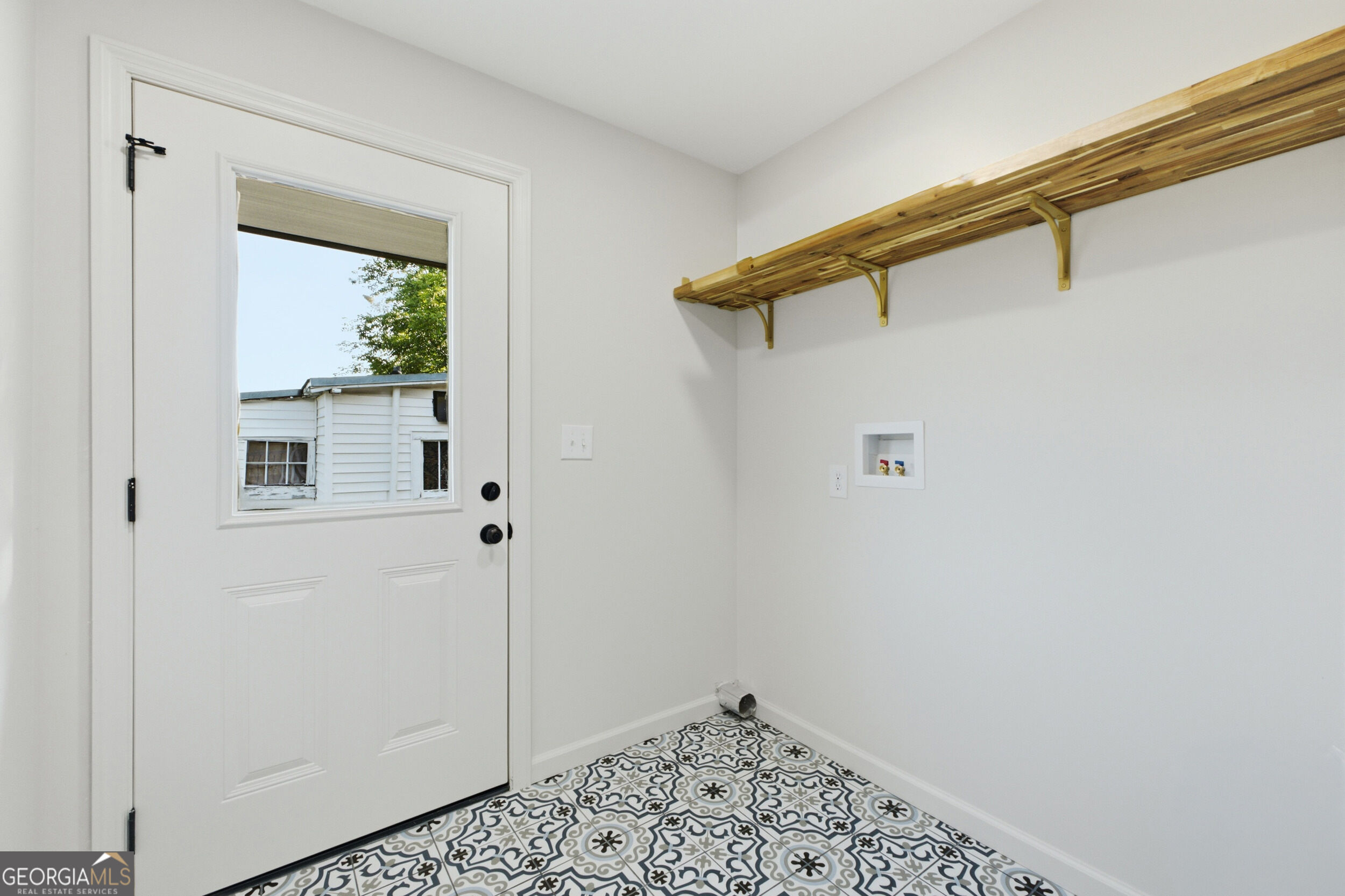 5709 High Street Property Photo 12